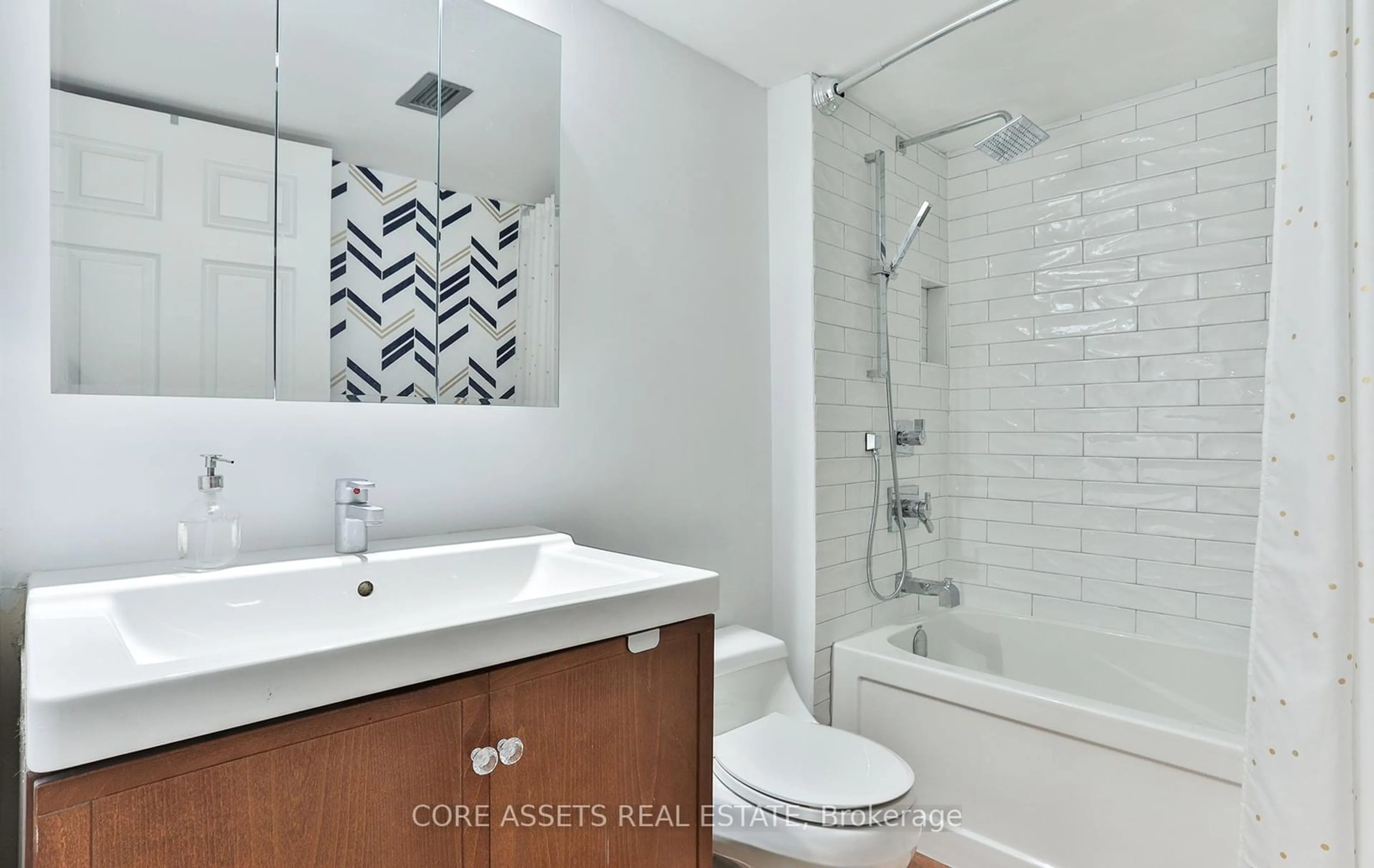 Standard bathroom, ceramic/tile floor for 705 King St #1906, Toronto Ontario M5V 2W8