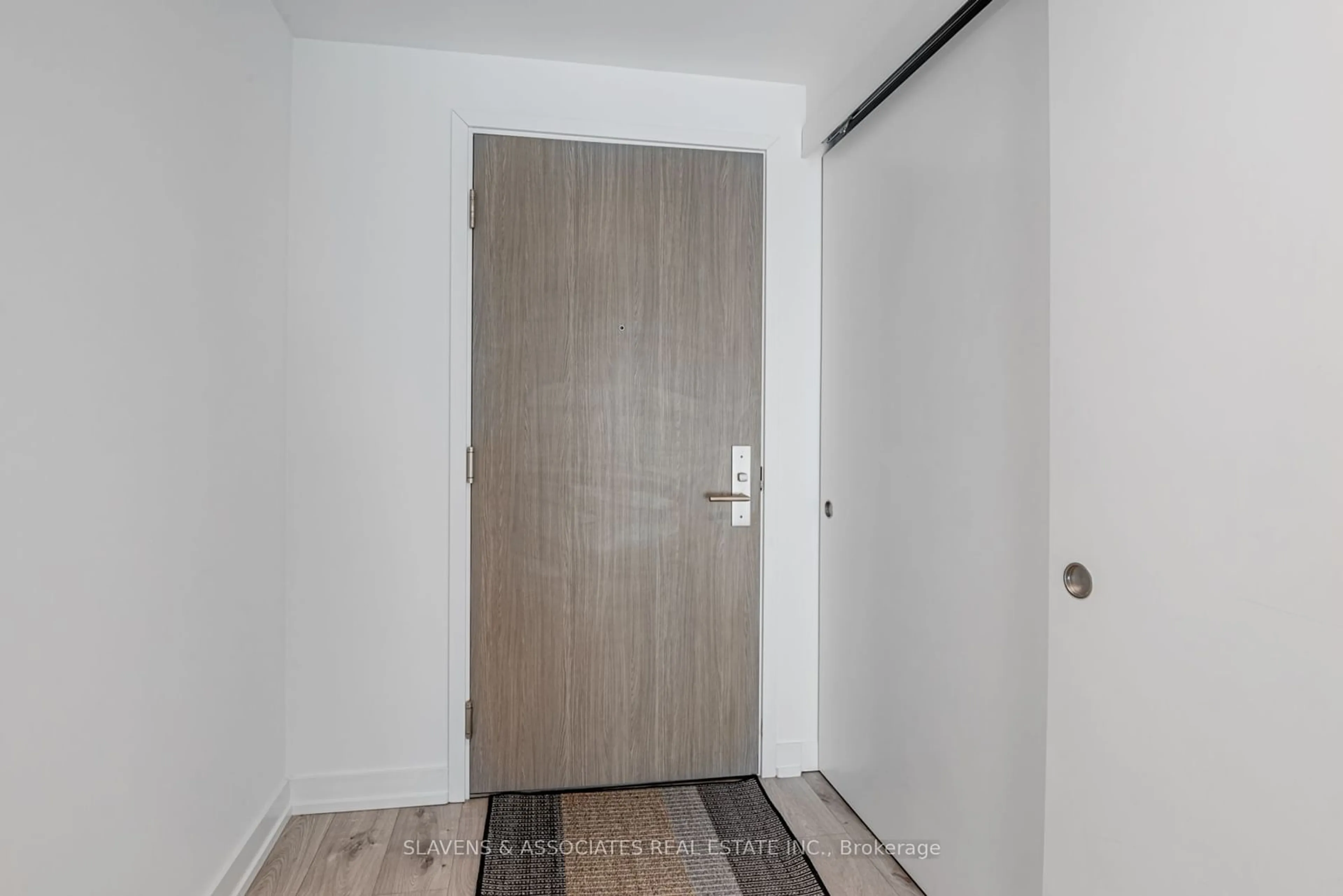 Indoor entryway for 161 Roehampton Ave #633, Toronto Ontario M4P 1P9