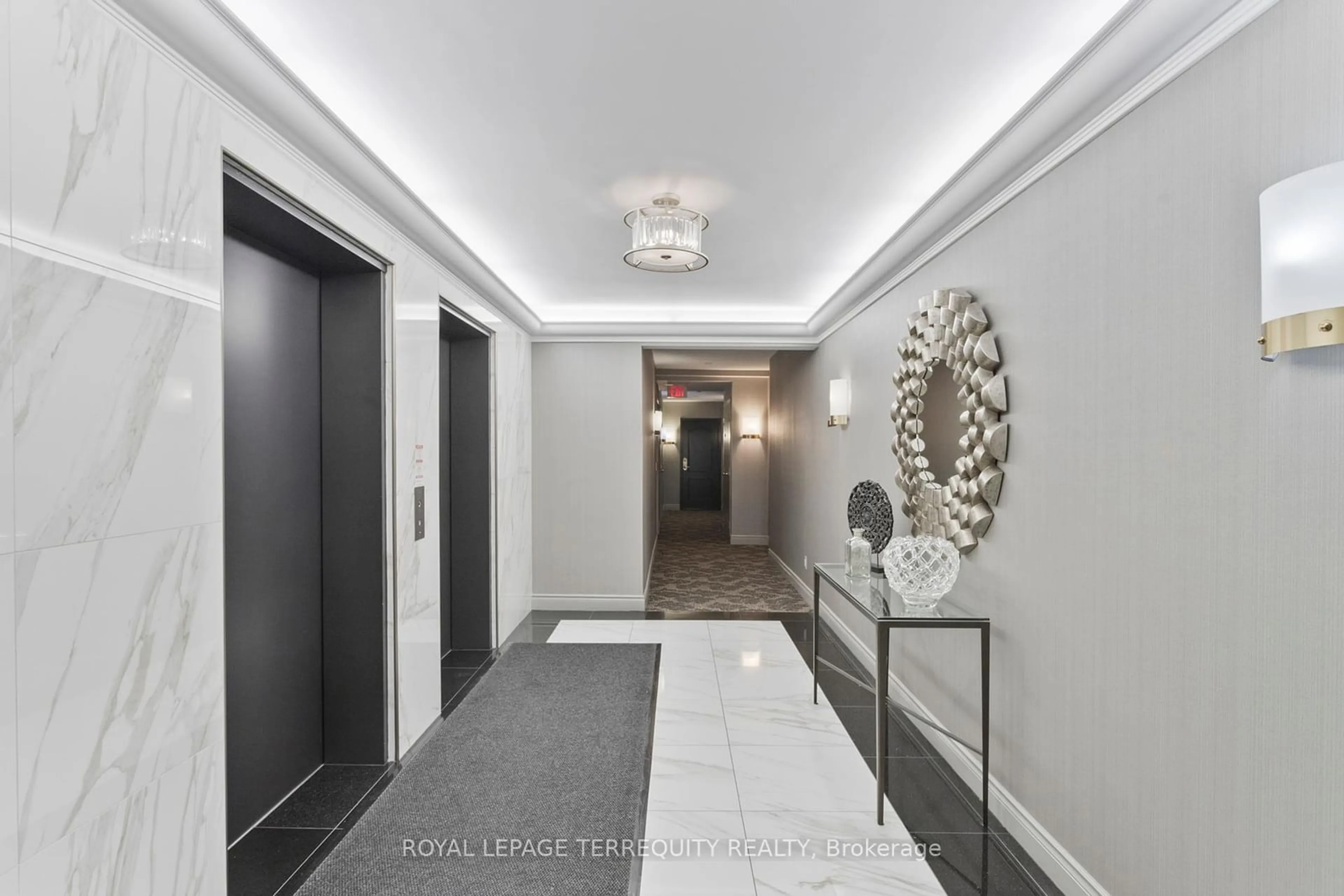 Indoor foyer for 1801 Bayview Ave #201, Toronto Ontario M4G 4K2