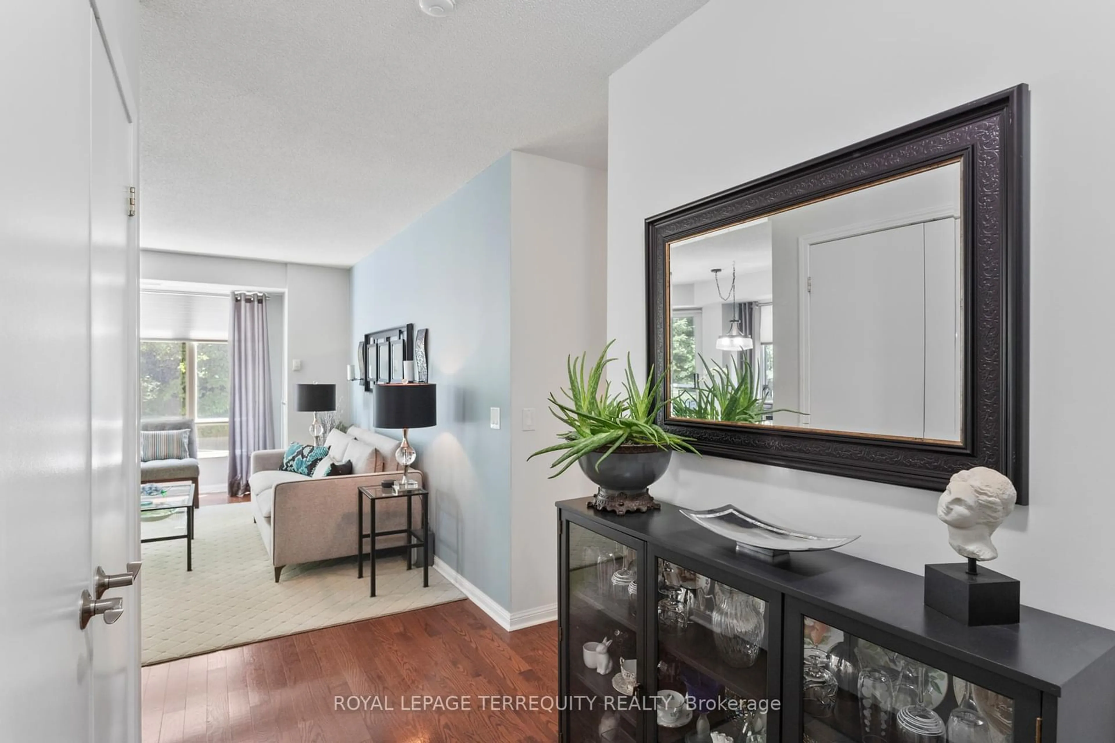 Indoor entryway for 1801 Bayview Ave #201, Toronto Ontario M4G 4K2