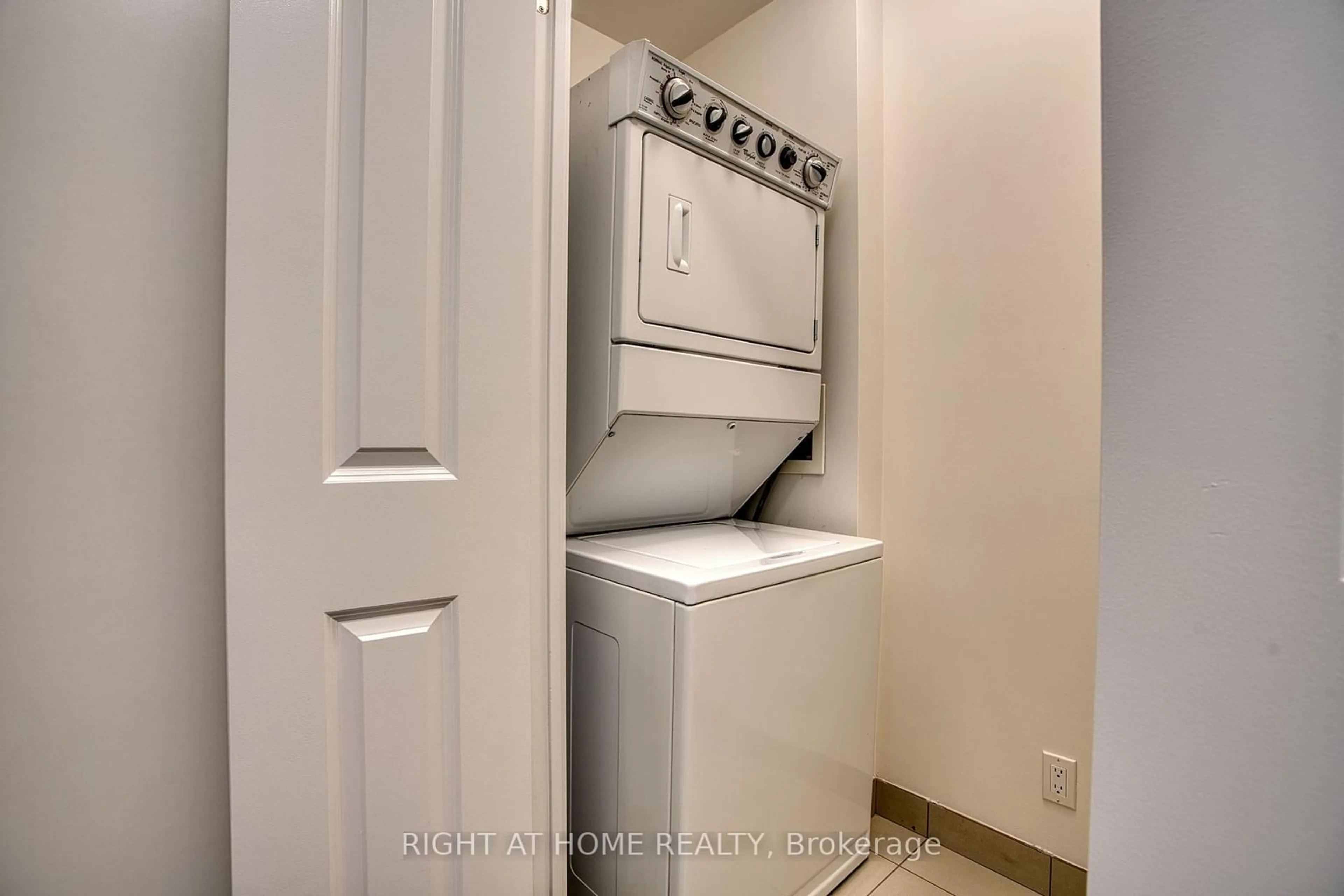 Laundry room for 530 st clair Ave #1309, Toronto Ontario M6C 0A2