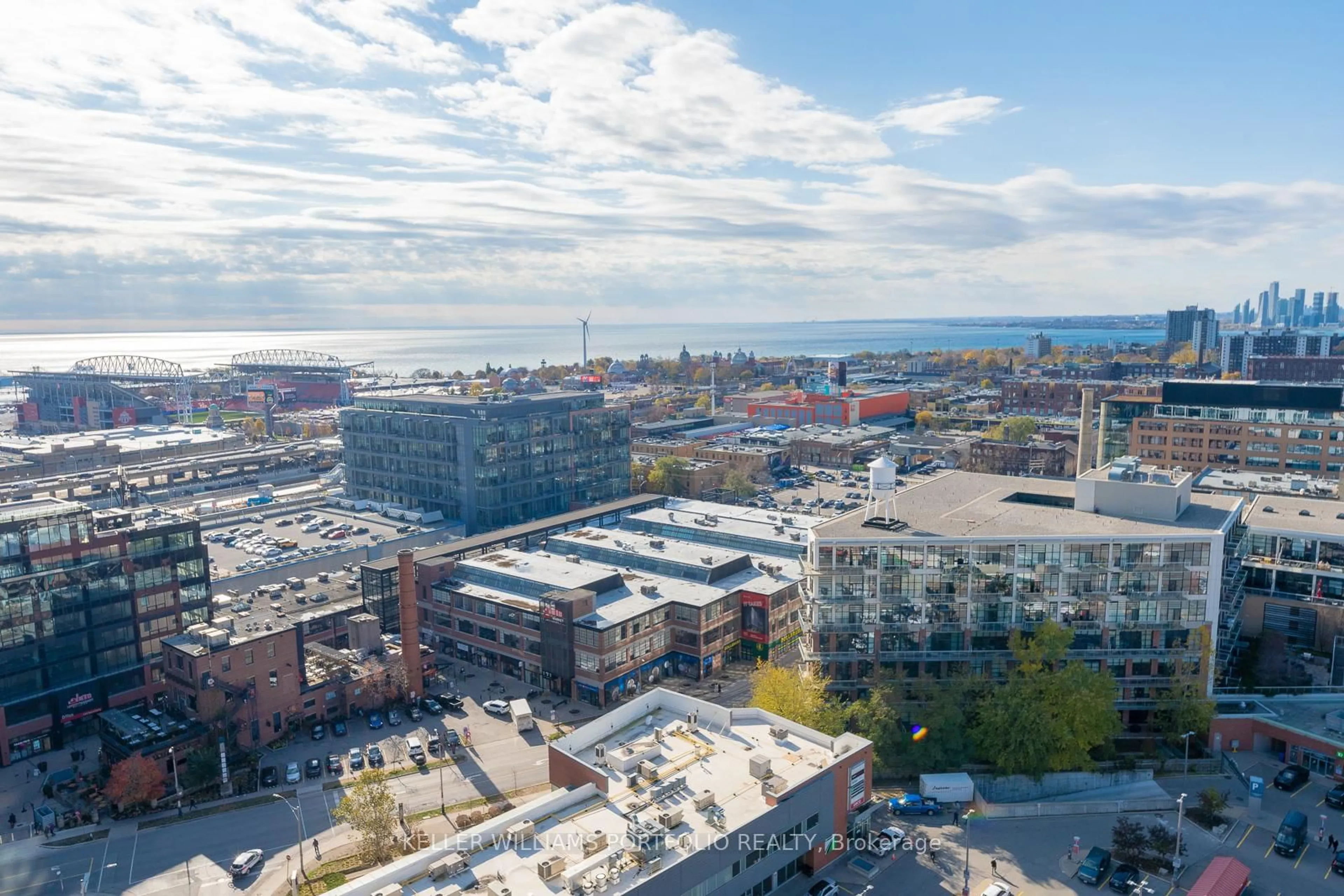 A pic from outside/outdoor area/front of a property/back of a property/a pic from drone, city buildings view from balcony for 125 Western Battery Rd #1510, Toronto Ontario M6K 3R8