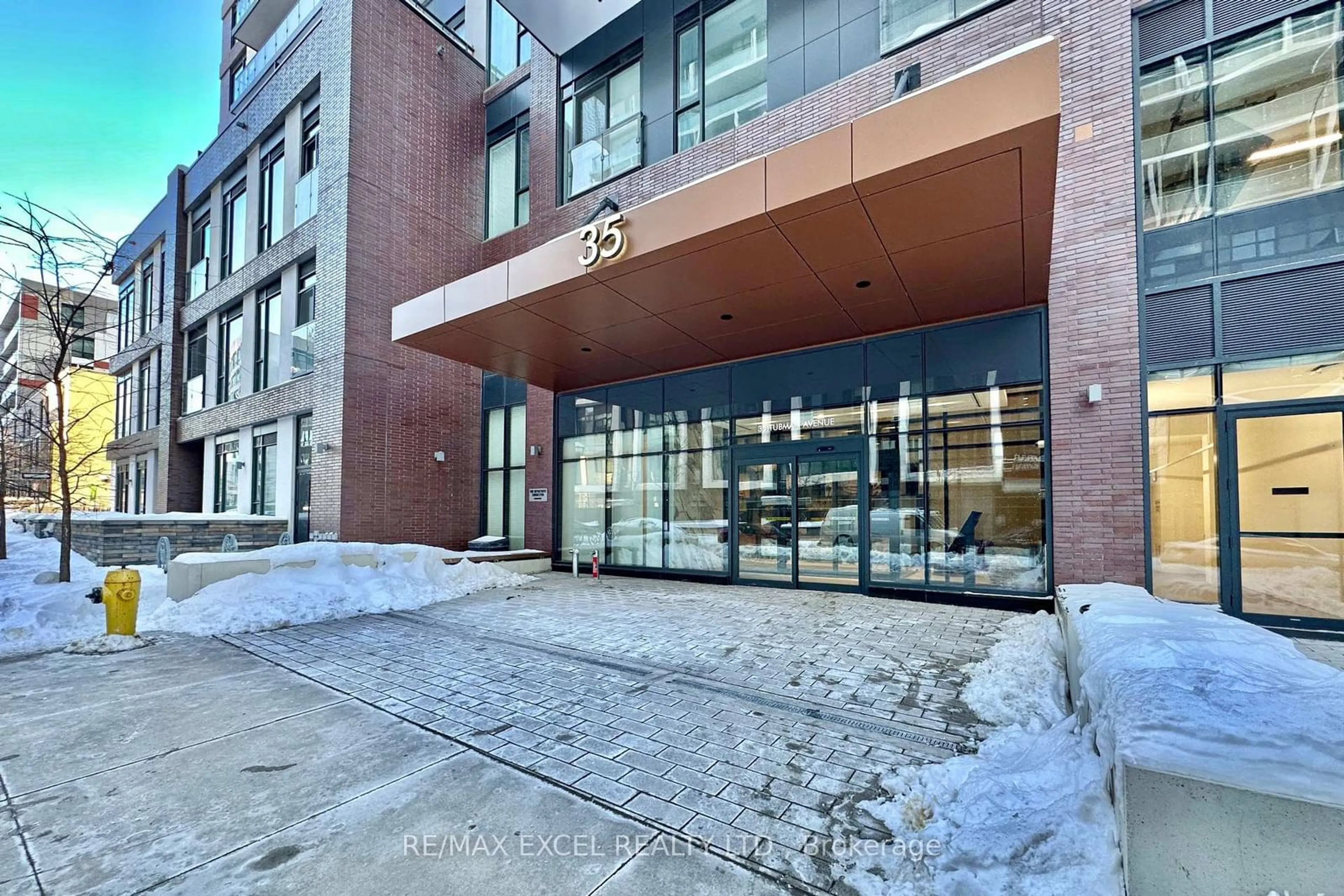 Indoor foyer for 35 Tubman Ave #818, Toronto Ontario M5A 0T1