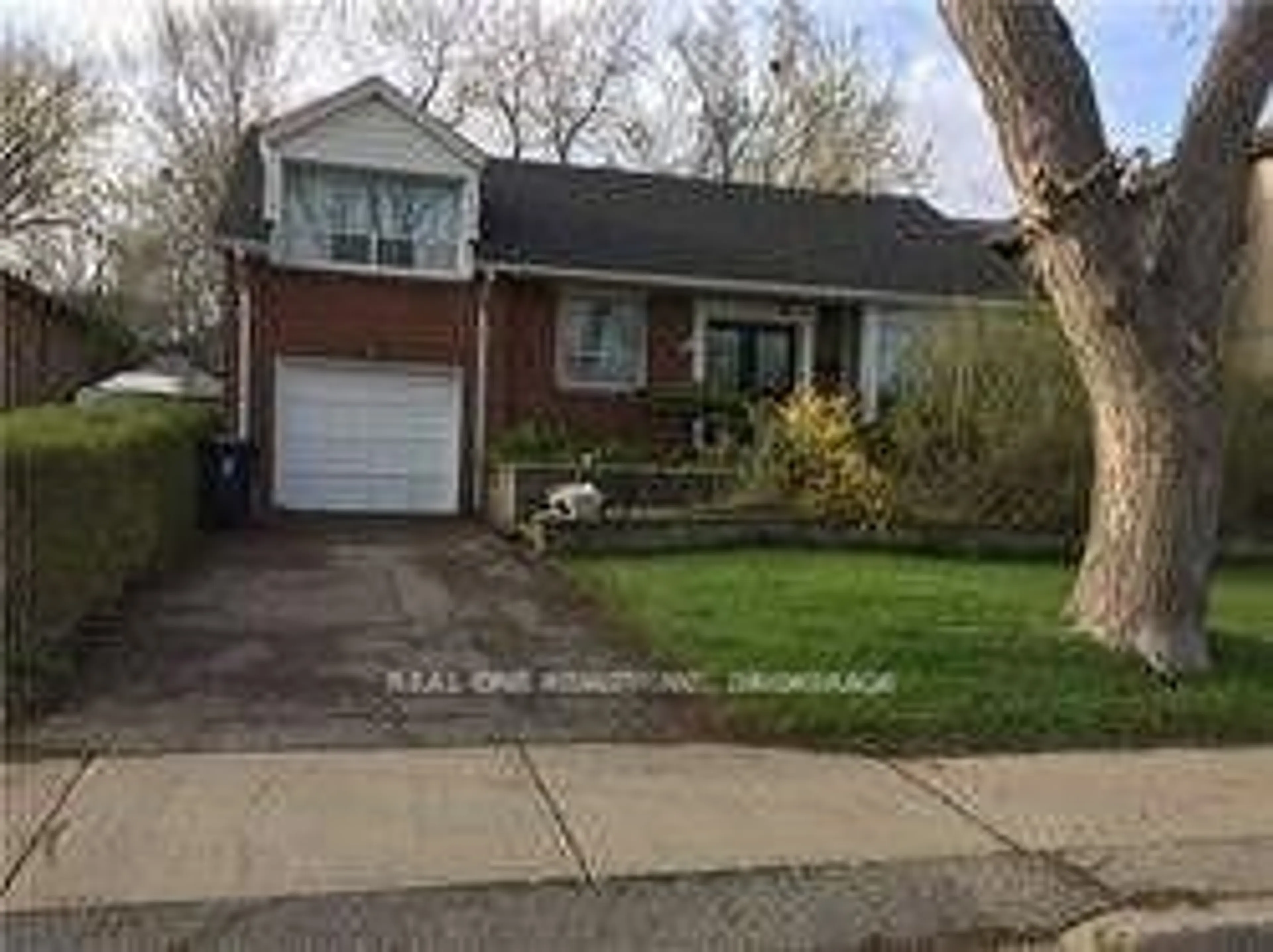 Home with brick exterior material, street for 134 Avondale Ave, Toronto Ontario M2N 2V3