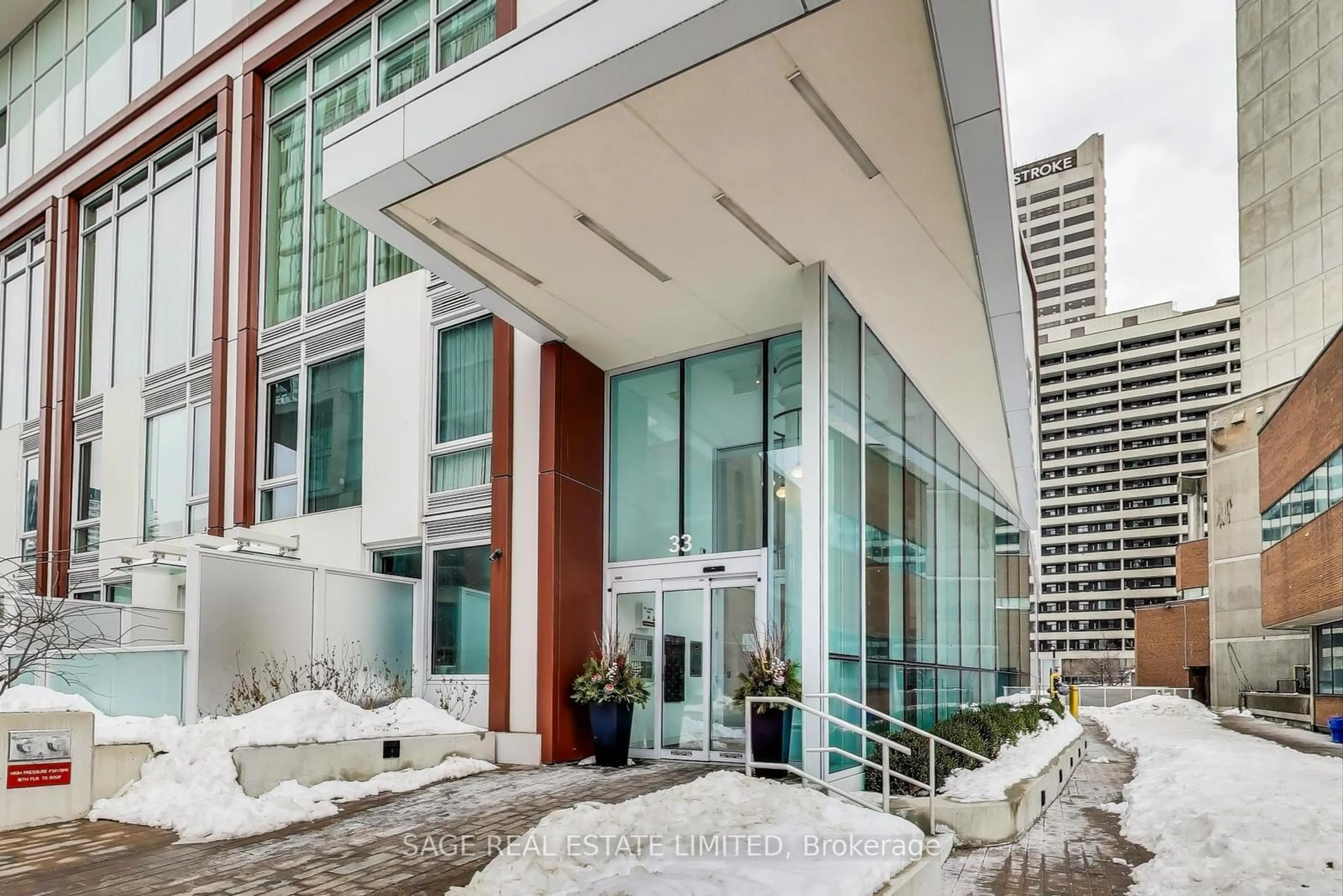 Indoor foyer for 33 Helendale Ave #816, Toronto Ontario M4R 0A4