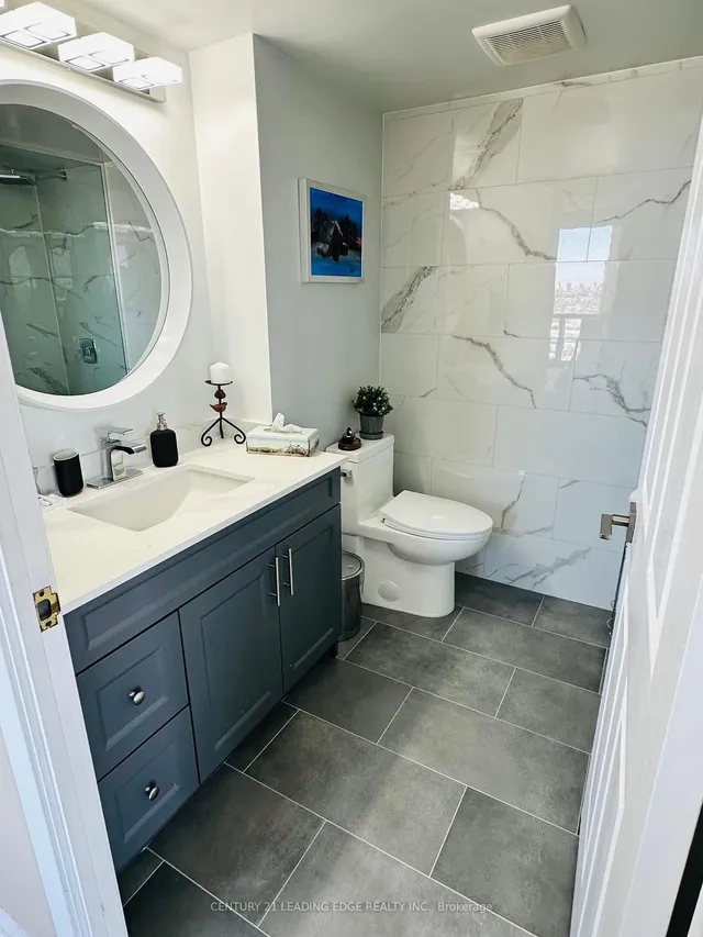 Additional property image - 7 Concorde Pl Unit 2009