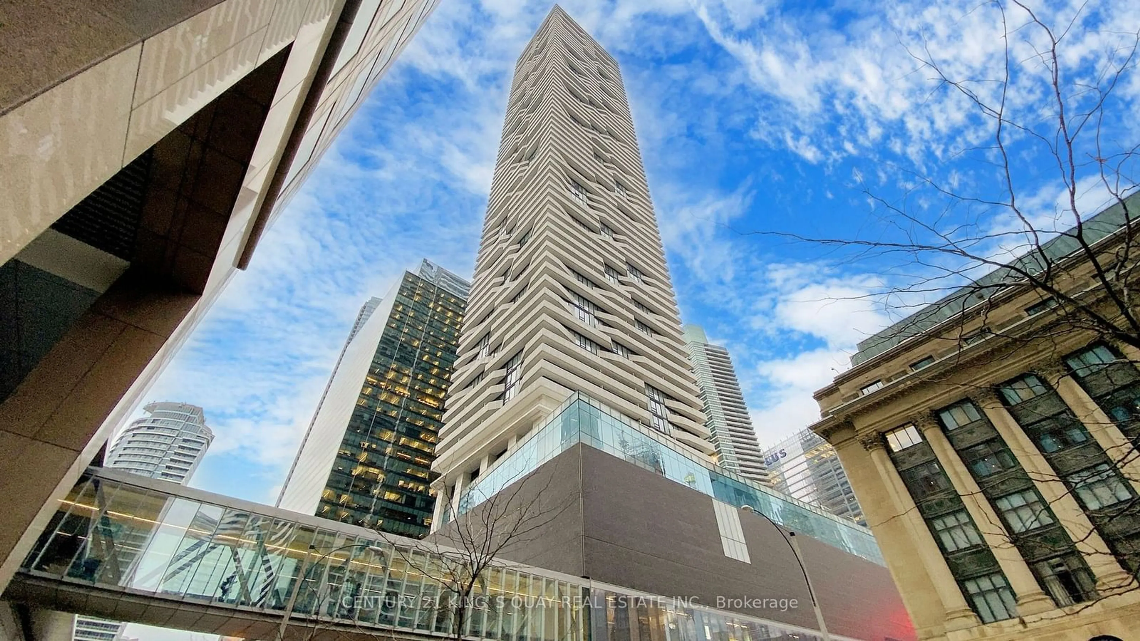 Indoor foyer for 88 Harbour St #4204, Toronto Ontario M5J 1B7