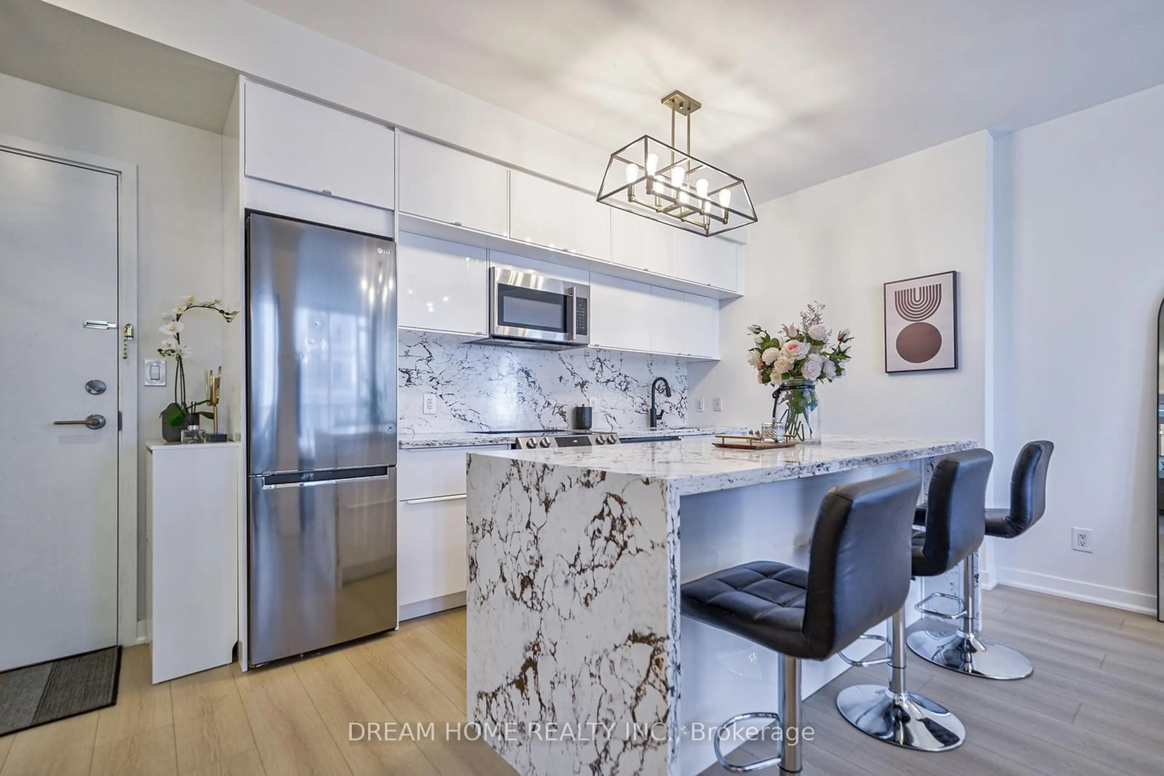 Open concept kitchen, ceramic/tile floor for 295 Adelaide St #3610, Toronto Ontario M5V 0L4