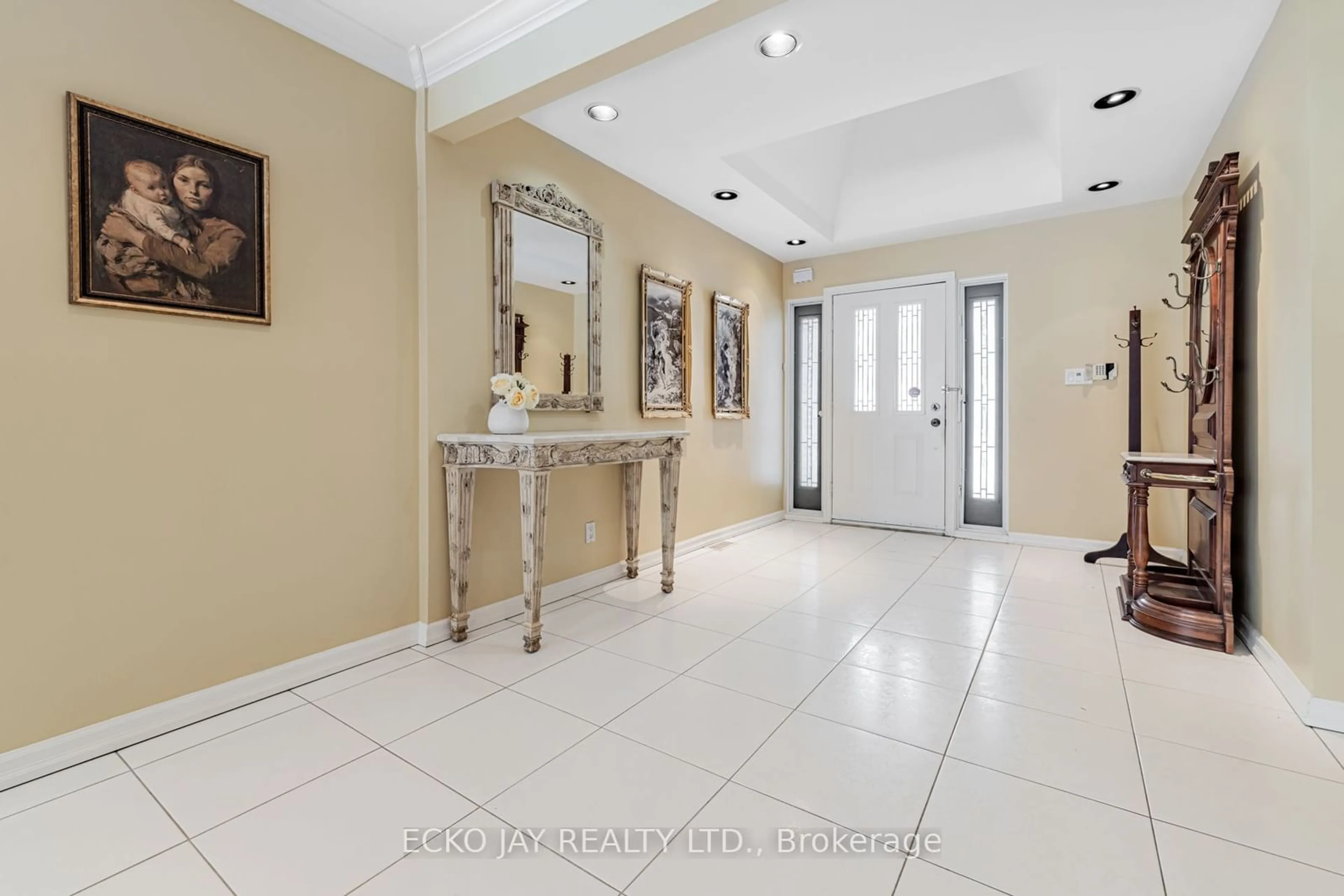 Indoor foyer for 3 Minorca Pl, Toronto Ontario M3A 2Z5