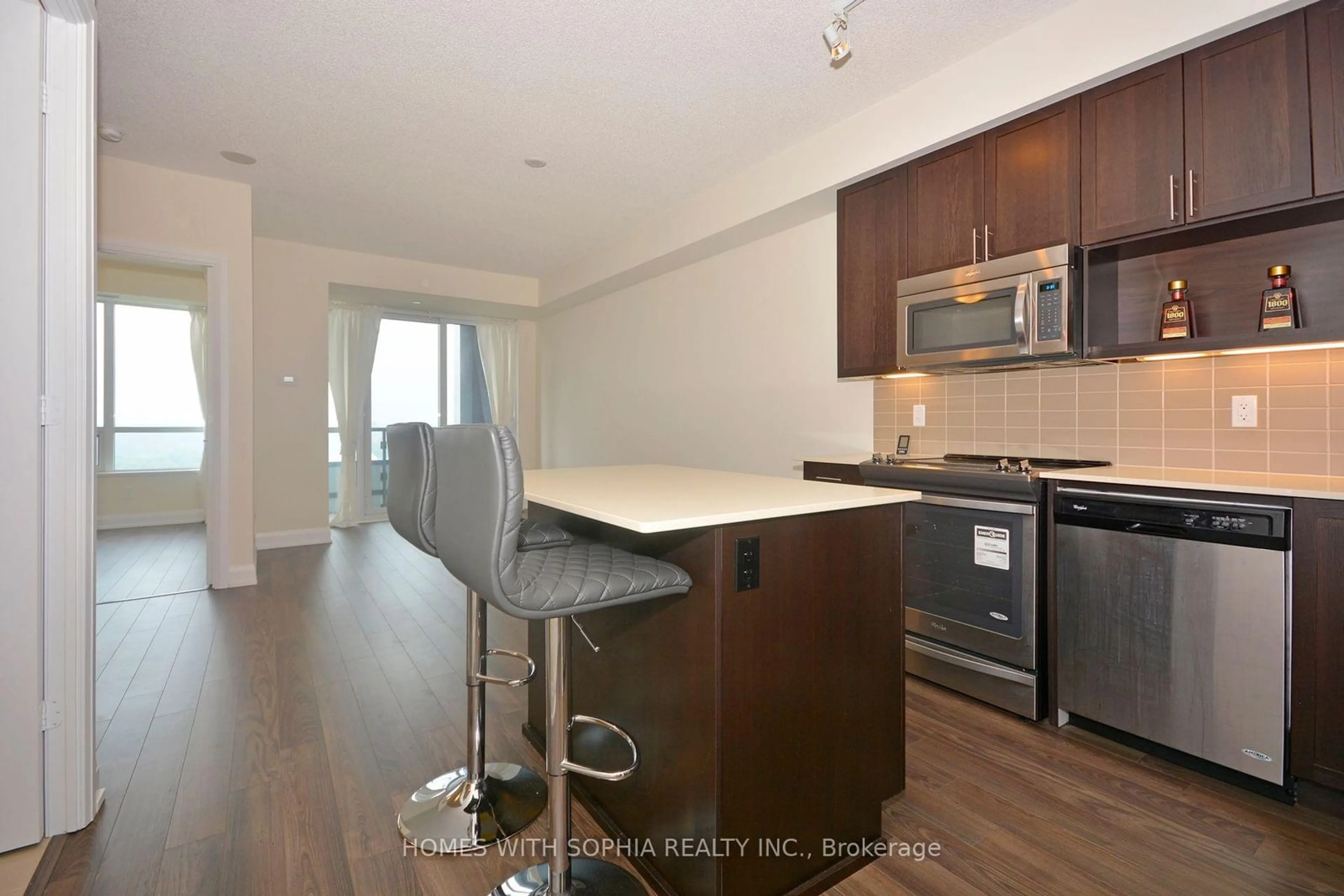 Open concept kitchen, wood/laminate floor for 18 Graydon Hall Dr #2004, Toronto Ontario M3A 0A4