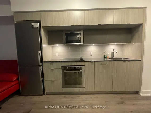 Additional property image - 585 Bloor St Unit 619