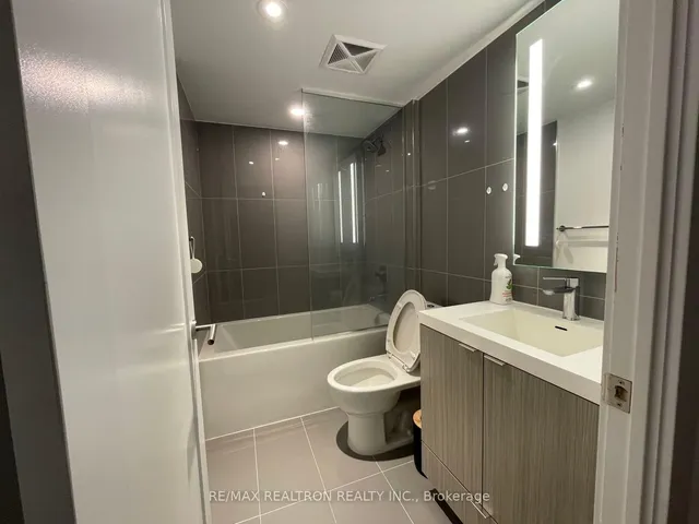Additional property image - 585 Bloor St Unit 619