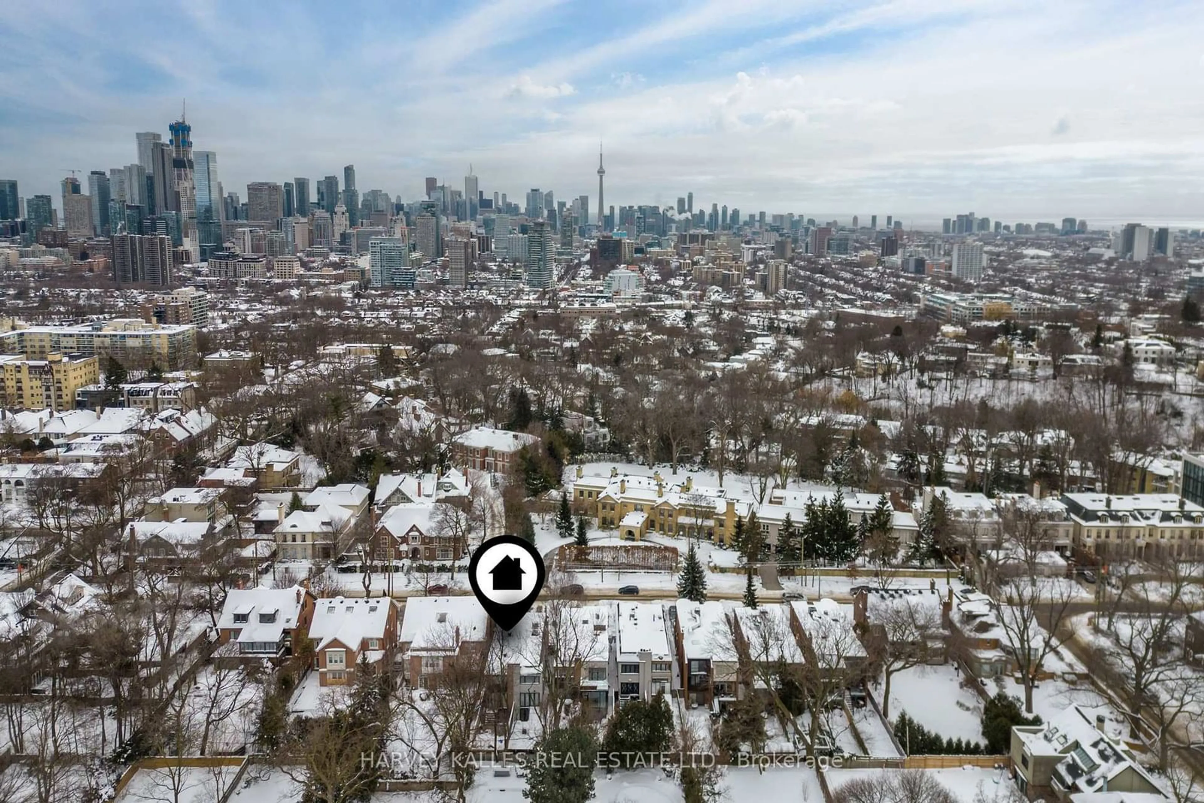 A pic from outside/outdoor area/front of a property/back of a property/a pic from drone, city buildings view from balcony for 46 CLARENDON Ave, Toronto Ontario M4V 1J1