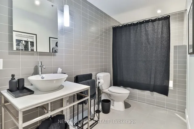 Additional property image - 75 Portland St Unit 423