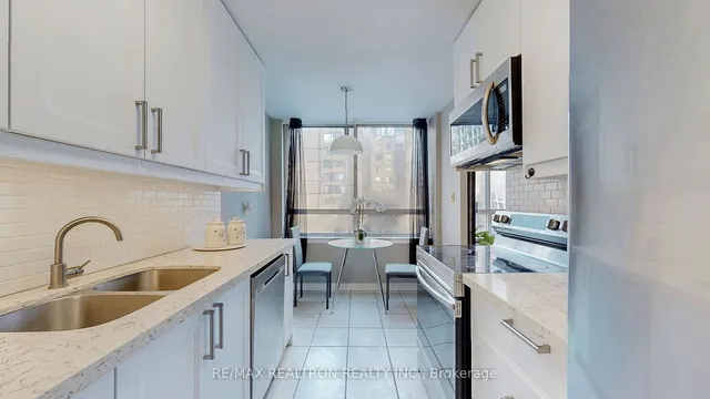 Additional property image - 633 Bay St Unit 1008