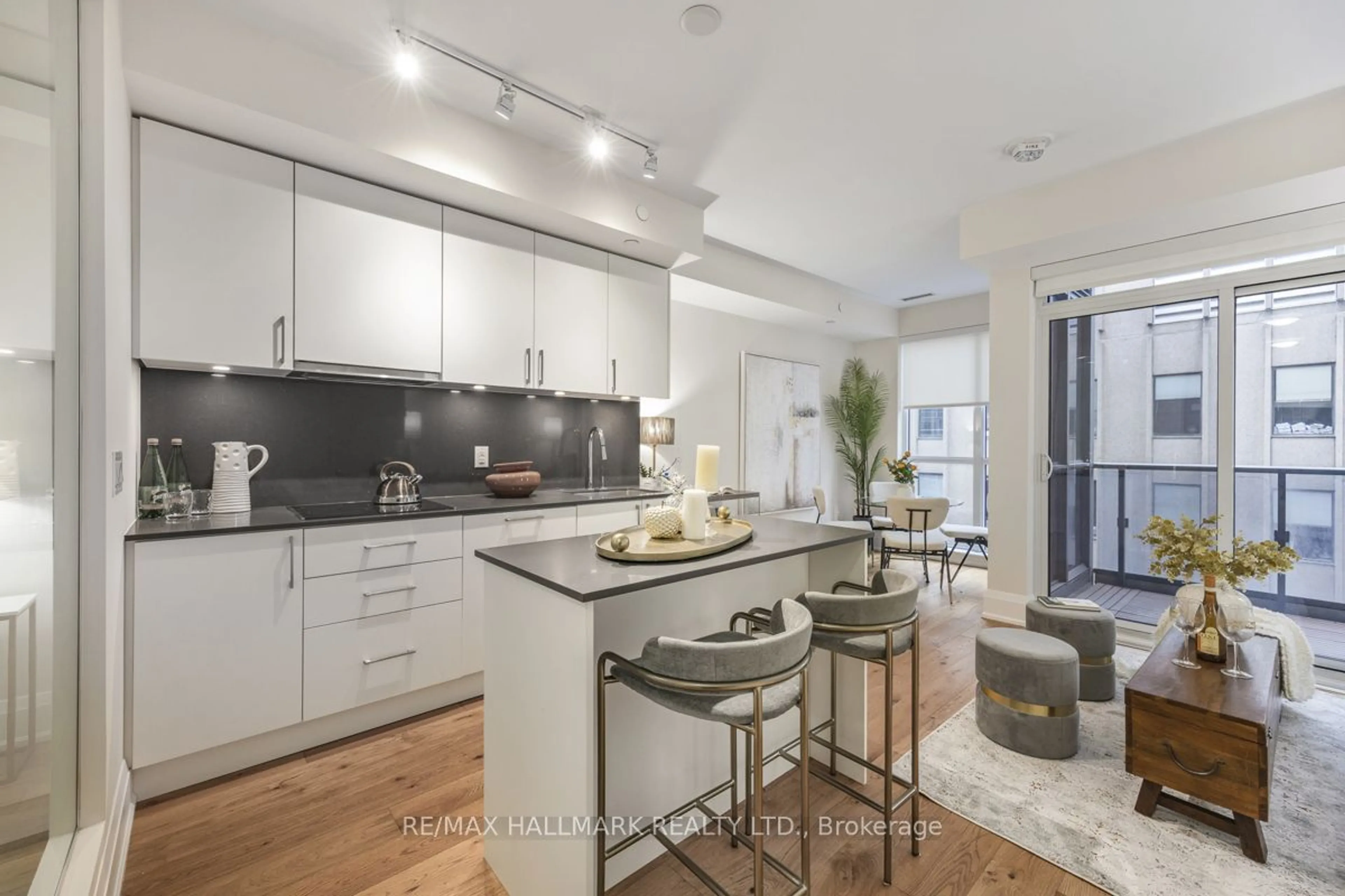 Open concept kitchen, unknown for 88 Cumberland St #908, Toronto Ontario M5R 0C8