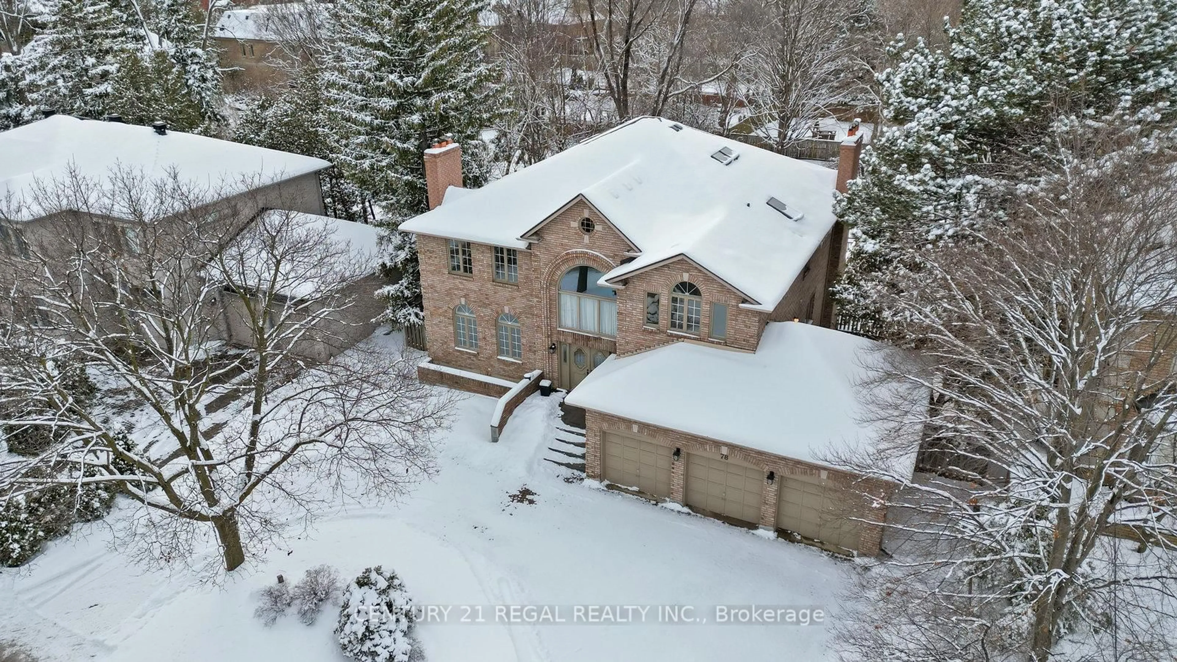 A pic from outside/outdoor area/front of a property/back of a property/a pic from drone, street for 78 Gerald St, Toronto Ontario M2L 2M8