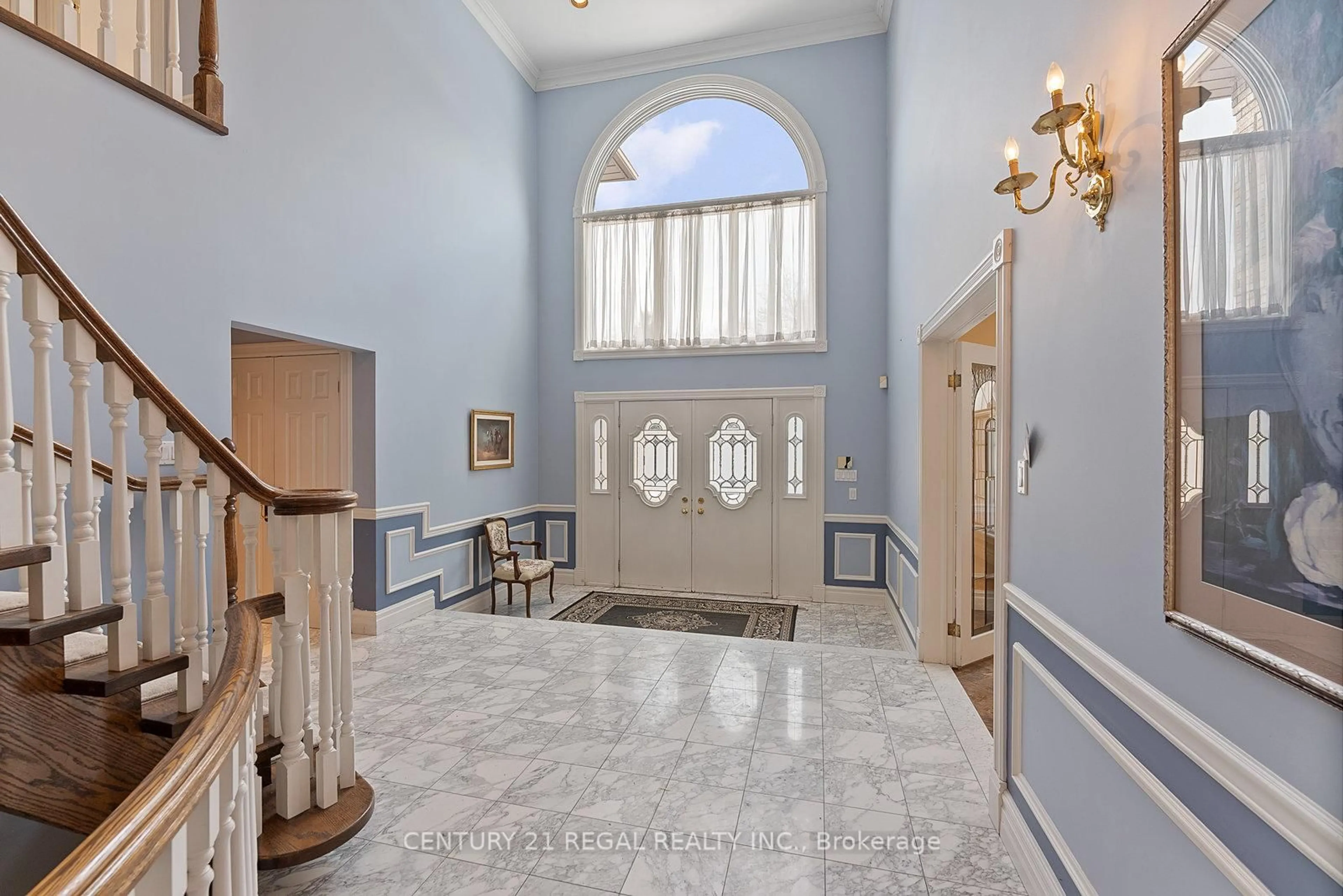 Indoor foyer for 78 Gerald St, Toronto Ontario M2L 2M8