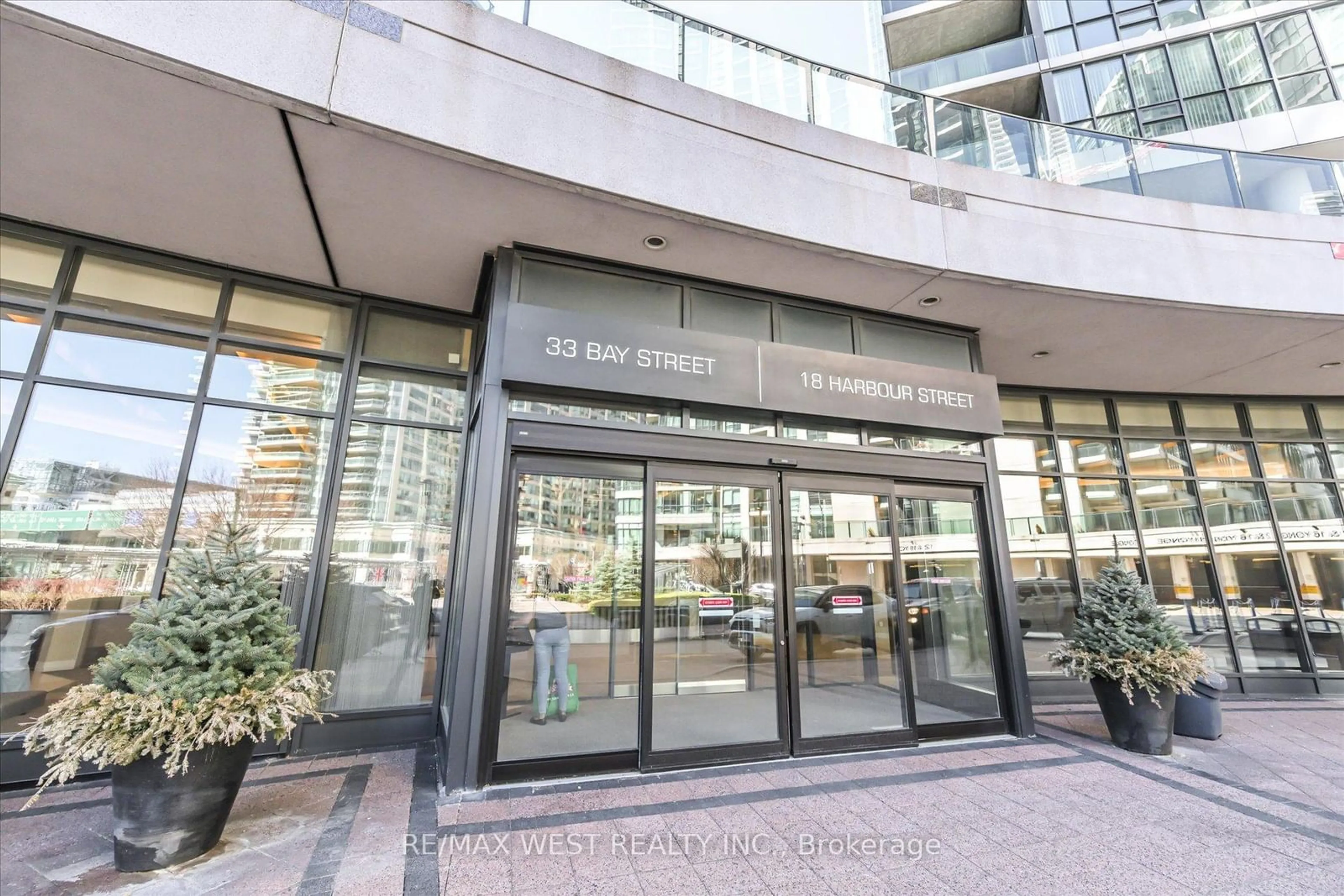 Indoor foyer for 33 Bay St #1504, Toronto Ontario M5J 2Z3