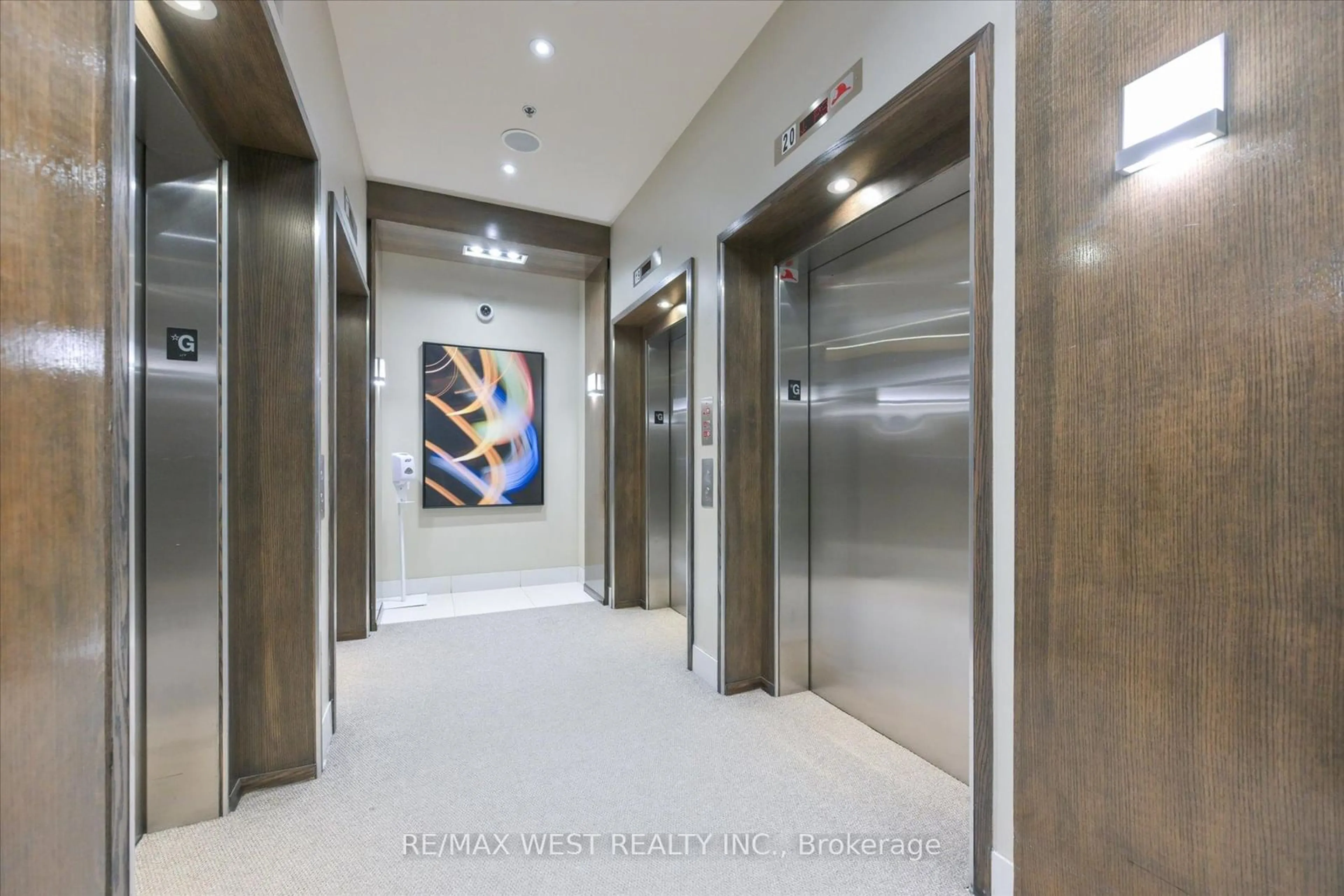 Indoor foyer for 33 Bay St #1504, Toronto Ontario M5J 2Z3