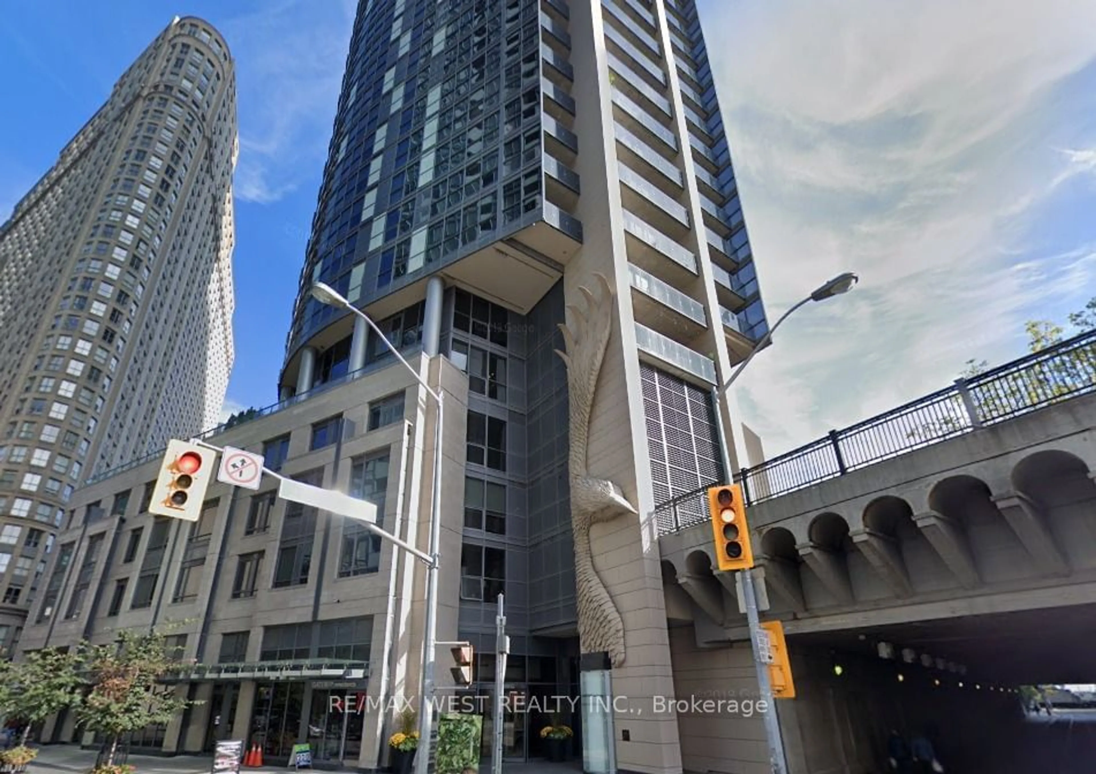 Indoor foyer for 1 The Esplanade Ave #1906, Toronto Ontario M5E 0A8