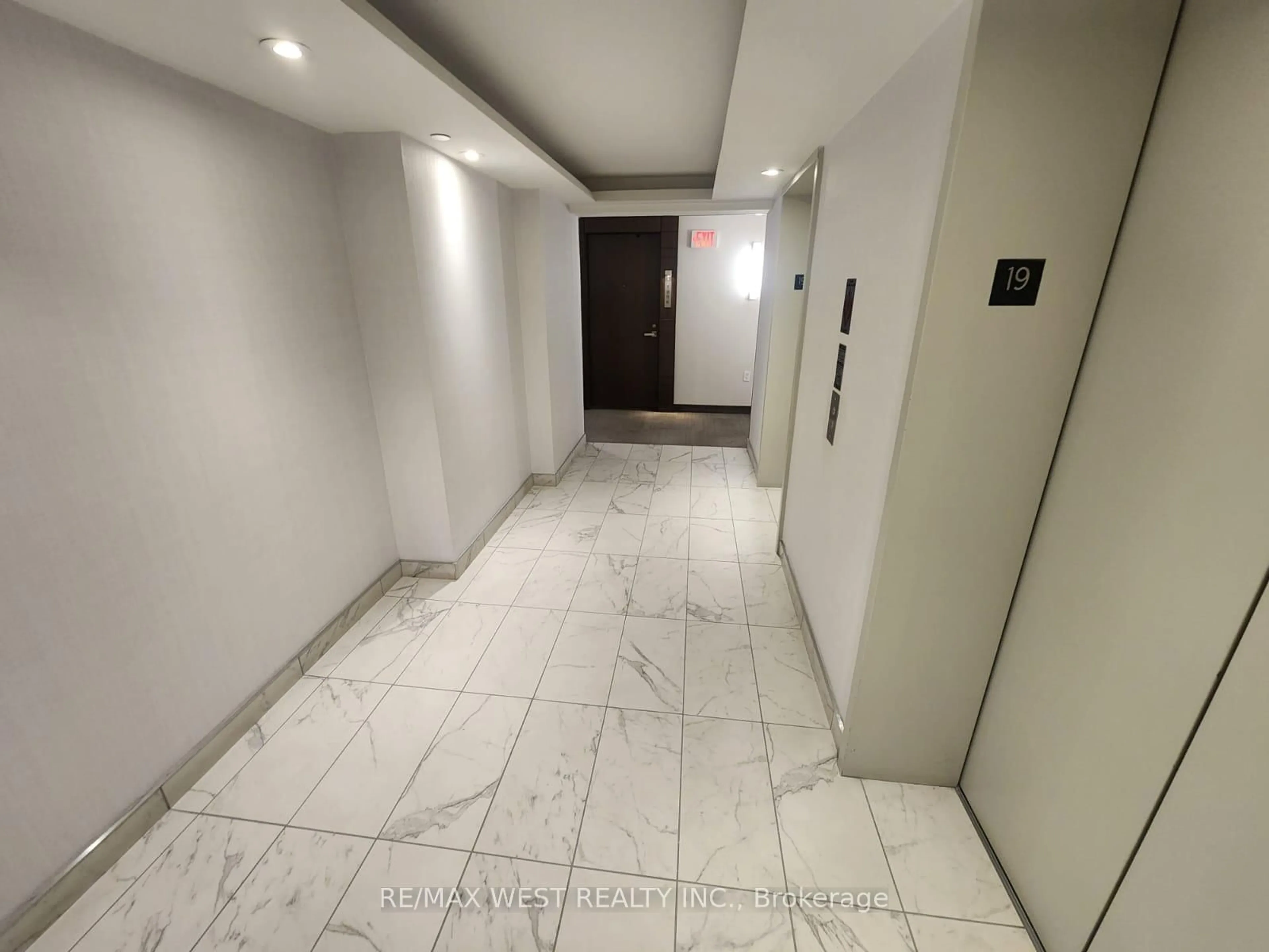 Indoor foyer for 1 The Esplanade Ave #1906, Toronto Ontario M5E 0A8