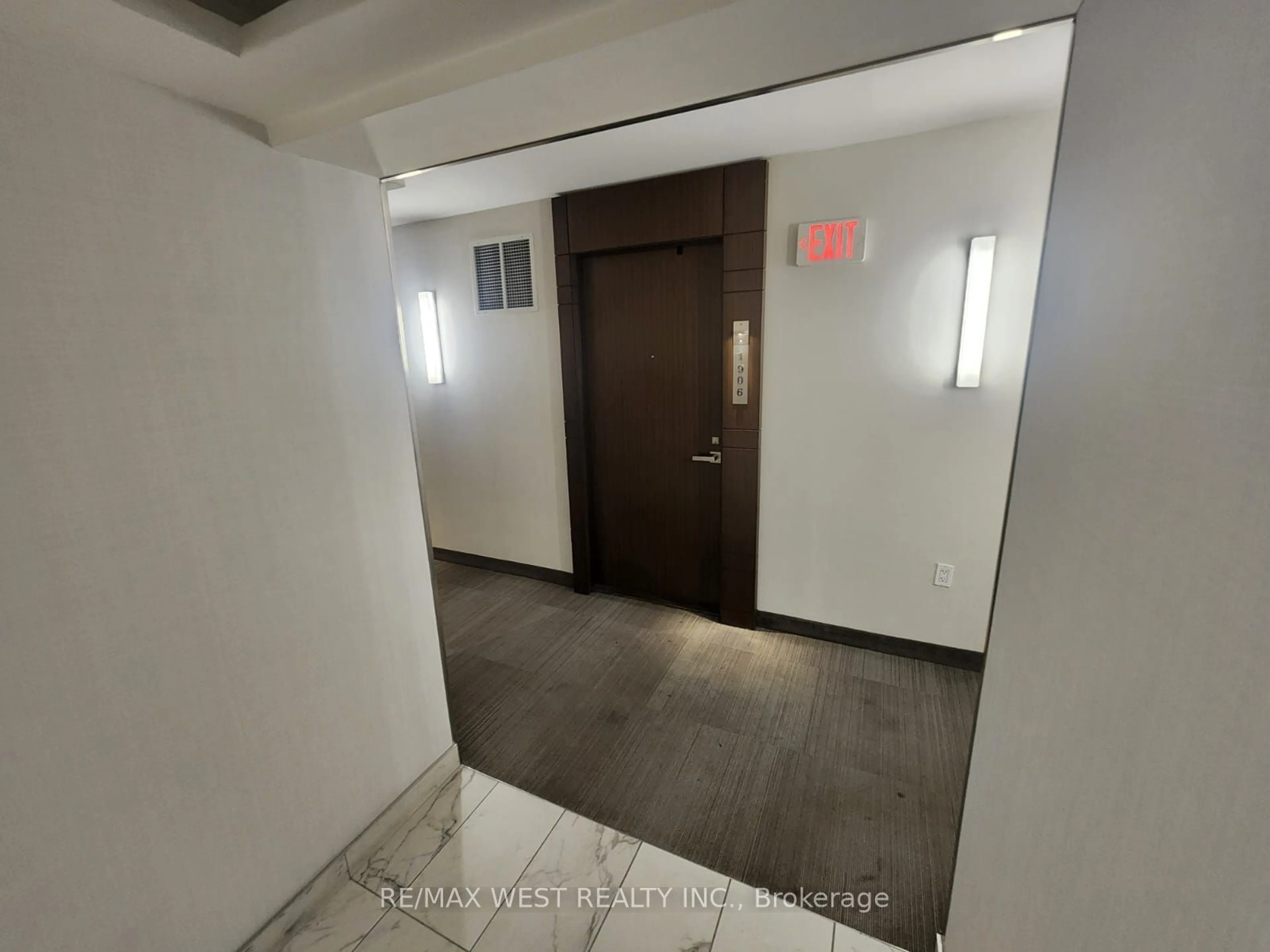 A pic of a room for 1 The Esplanade Ave #1906, Toronto Ontario M5E 0A8