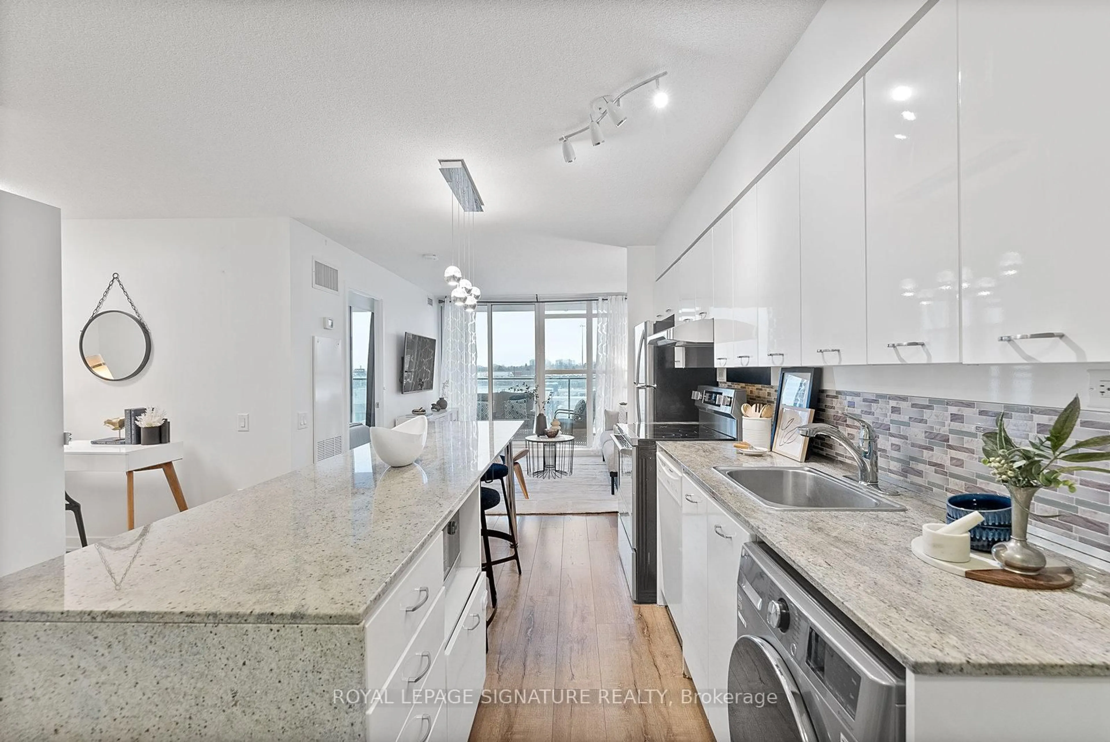 Open concept kitchen, ceramic/tile floor for 29 Singer Crt #312, Toronto Ontario M2K 0B3