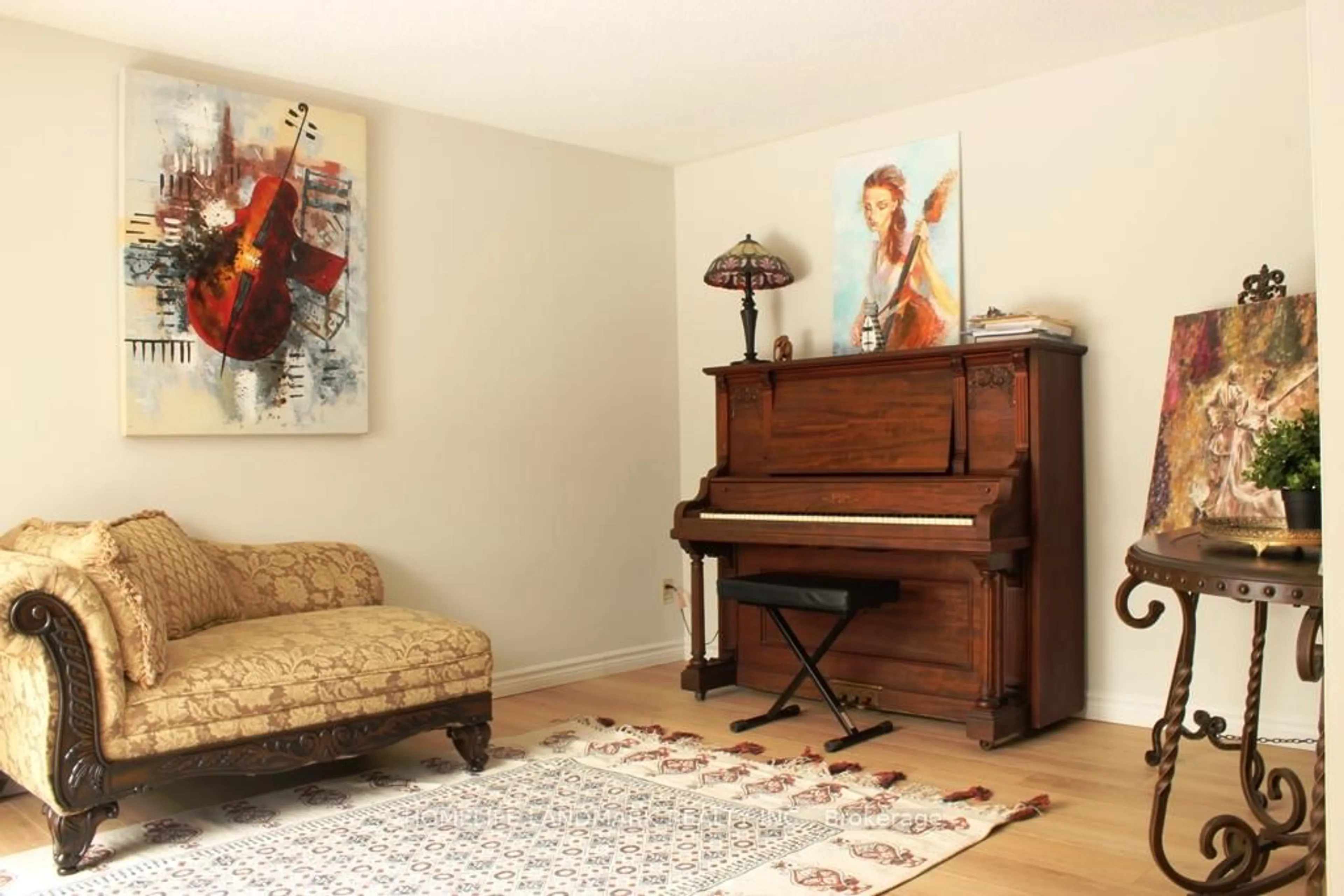 Living room with furniture, wood/laminate floor for 71 Rock Fernway Way, Toronto Ontario M2J 4N3