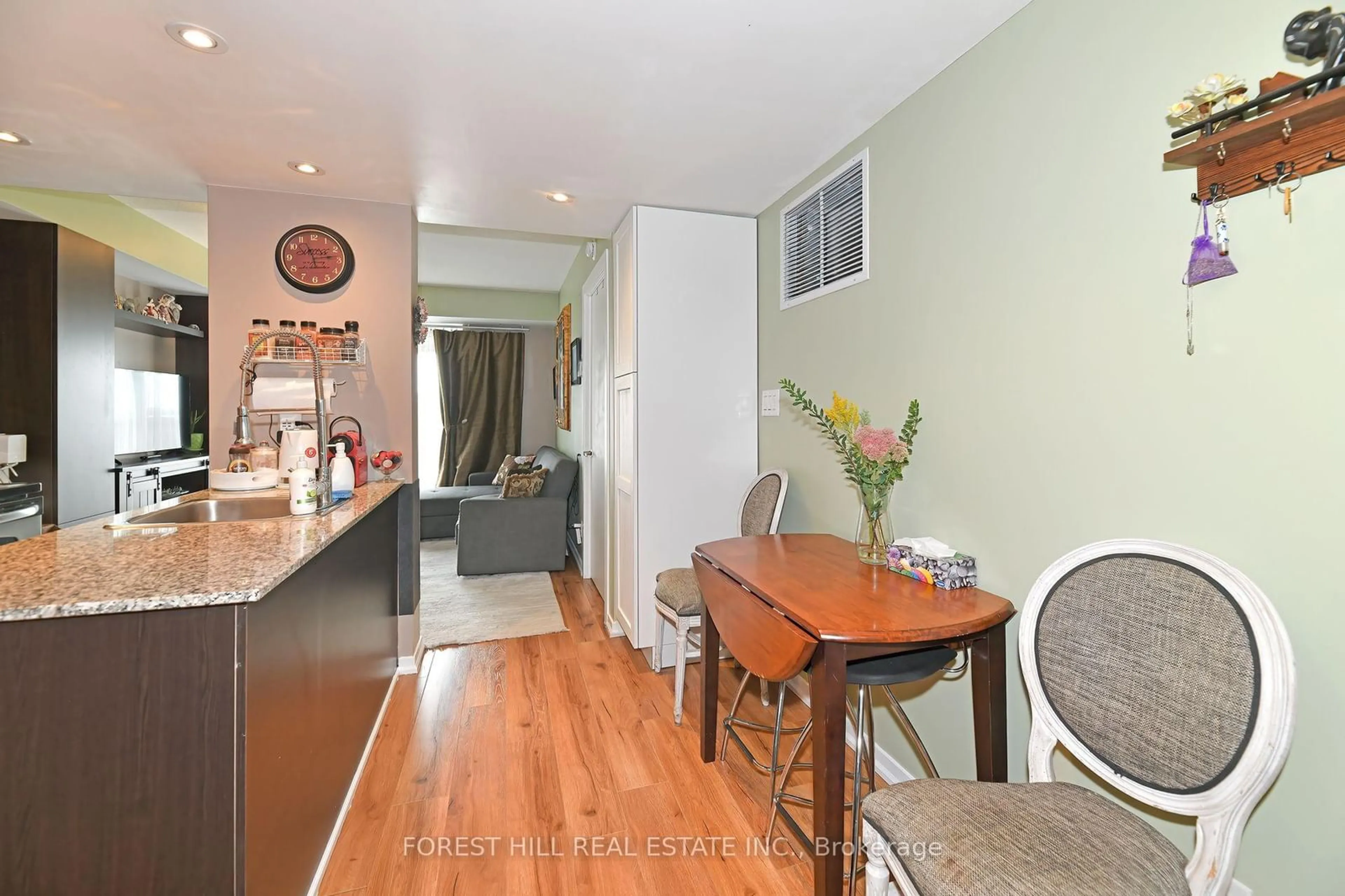 Open concept kitchen, wood/laminate floor for 801 Sheppard Ave #505, Toronto Ontario M3H 2T3