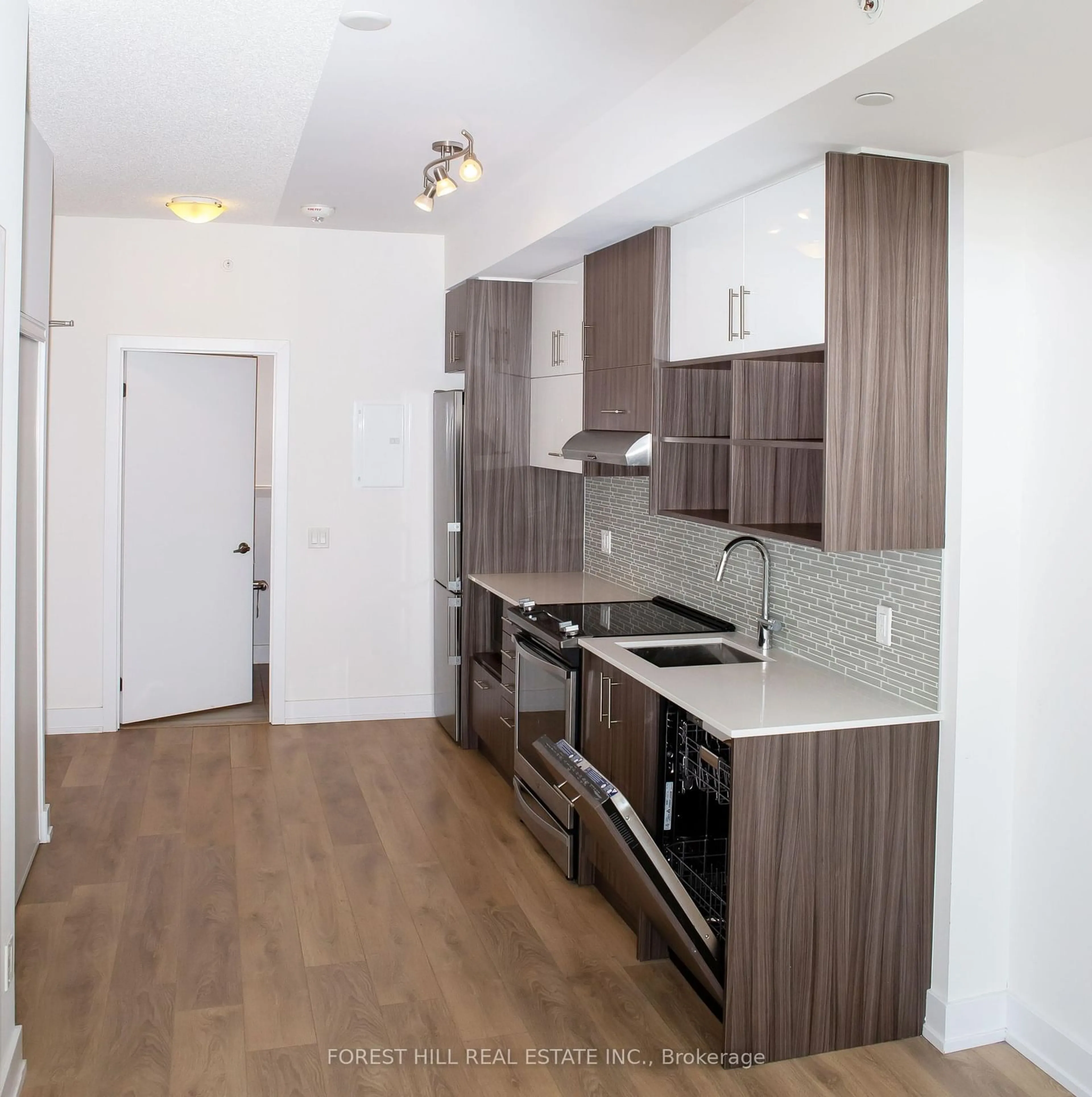 Standard kitchen, wood/laminate floor for 128 Fairview Mall Dr #1407, Toronto Ontario M2J 0E8