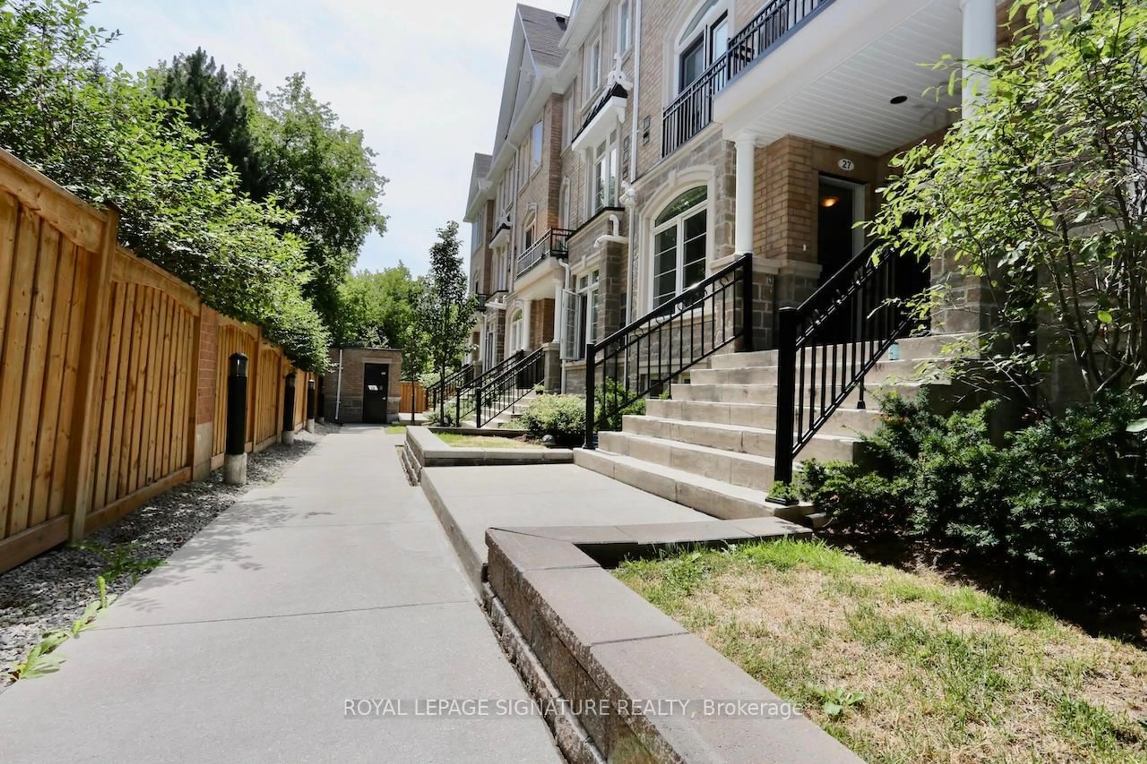 Patio, street for 39 Drewry Ave #Th27, Toronto Ontario M2M 0B4