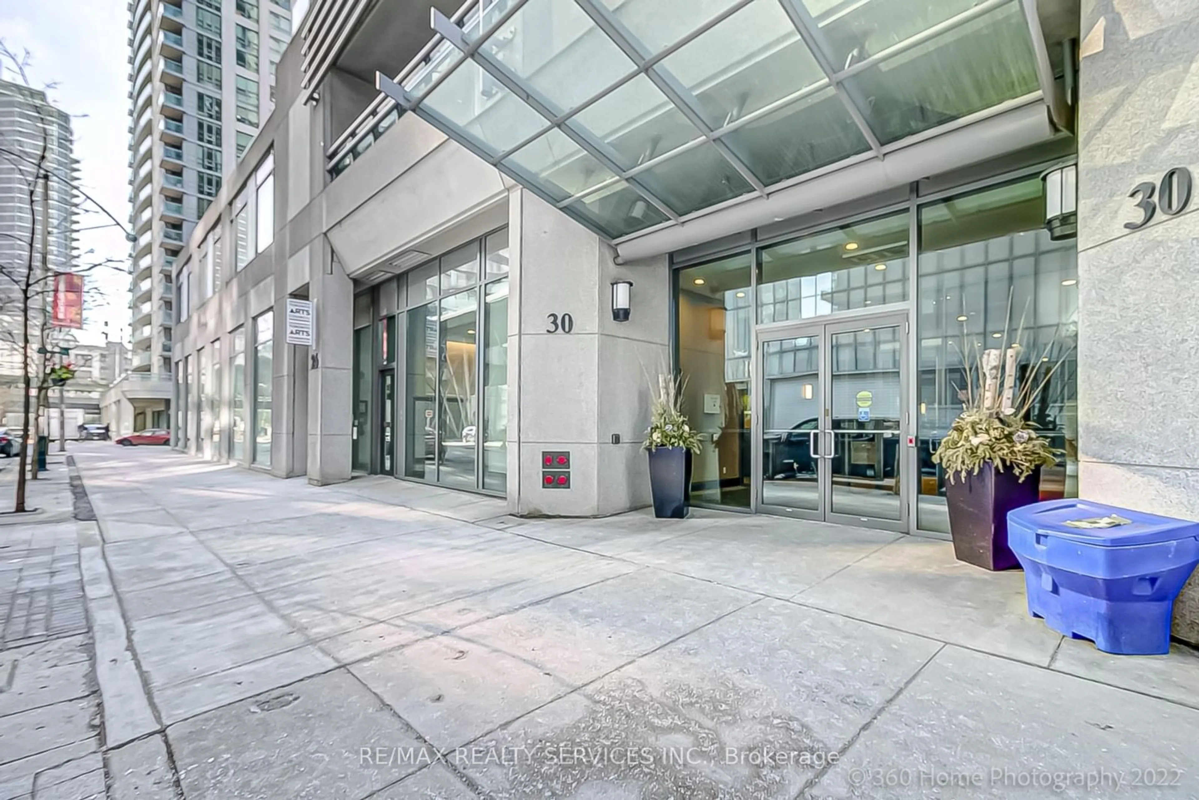 Indoor foyer for 30 Grand Trunk Cres #1203, Toronto Ontario M5J 3A4