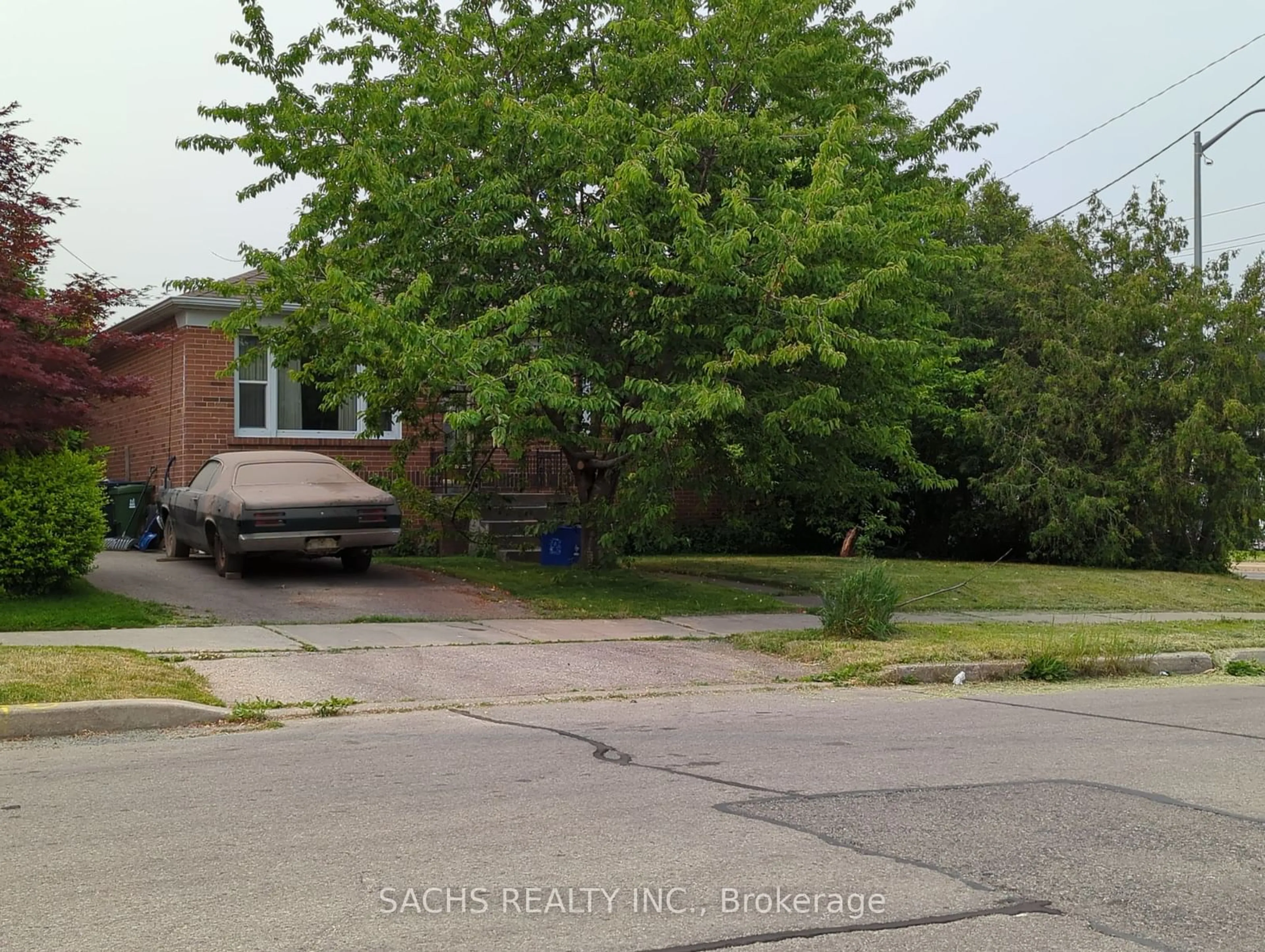 A pic from outside/outdoor area/front of a property/back of a property/a pic from drone, street for 447 Horsham Ave, Toronto Ontario M2R 1H3