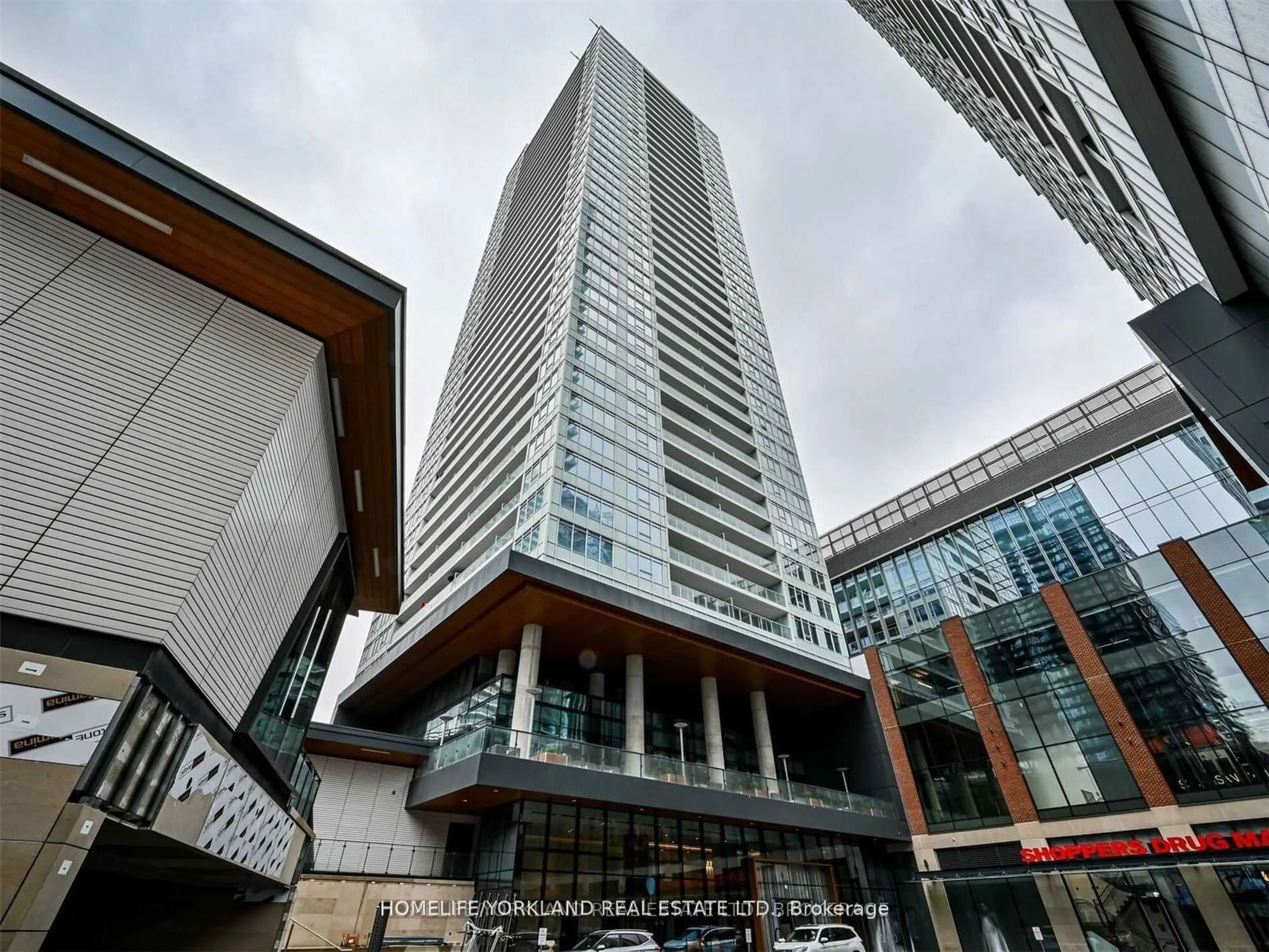 Indoor foyer for 17 Bathurst St #4205, Toronto Ontario M5V 0N1