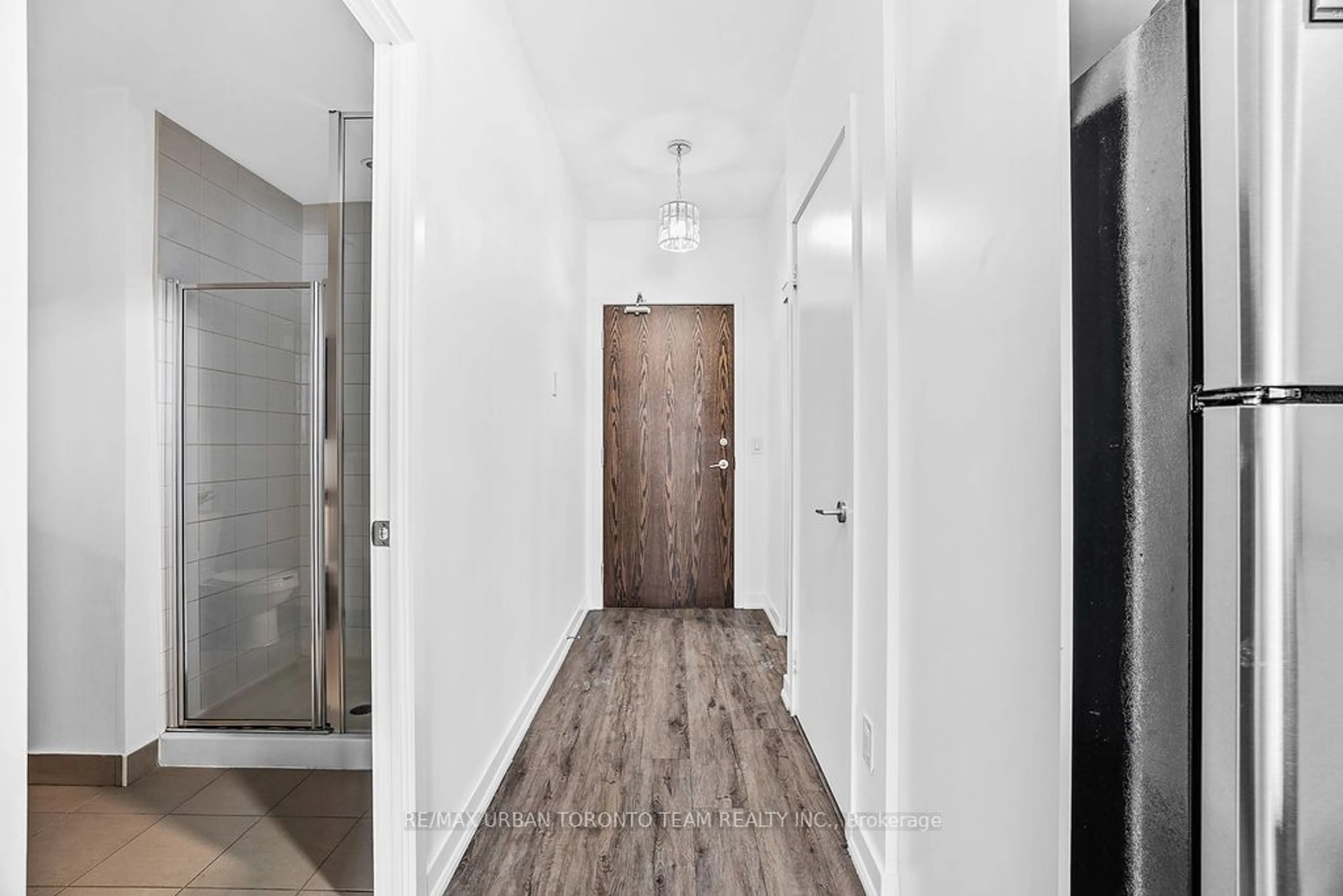 Indoor foyer for 260 Sackville St #514, Toronto Ontario M5A 0B3