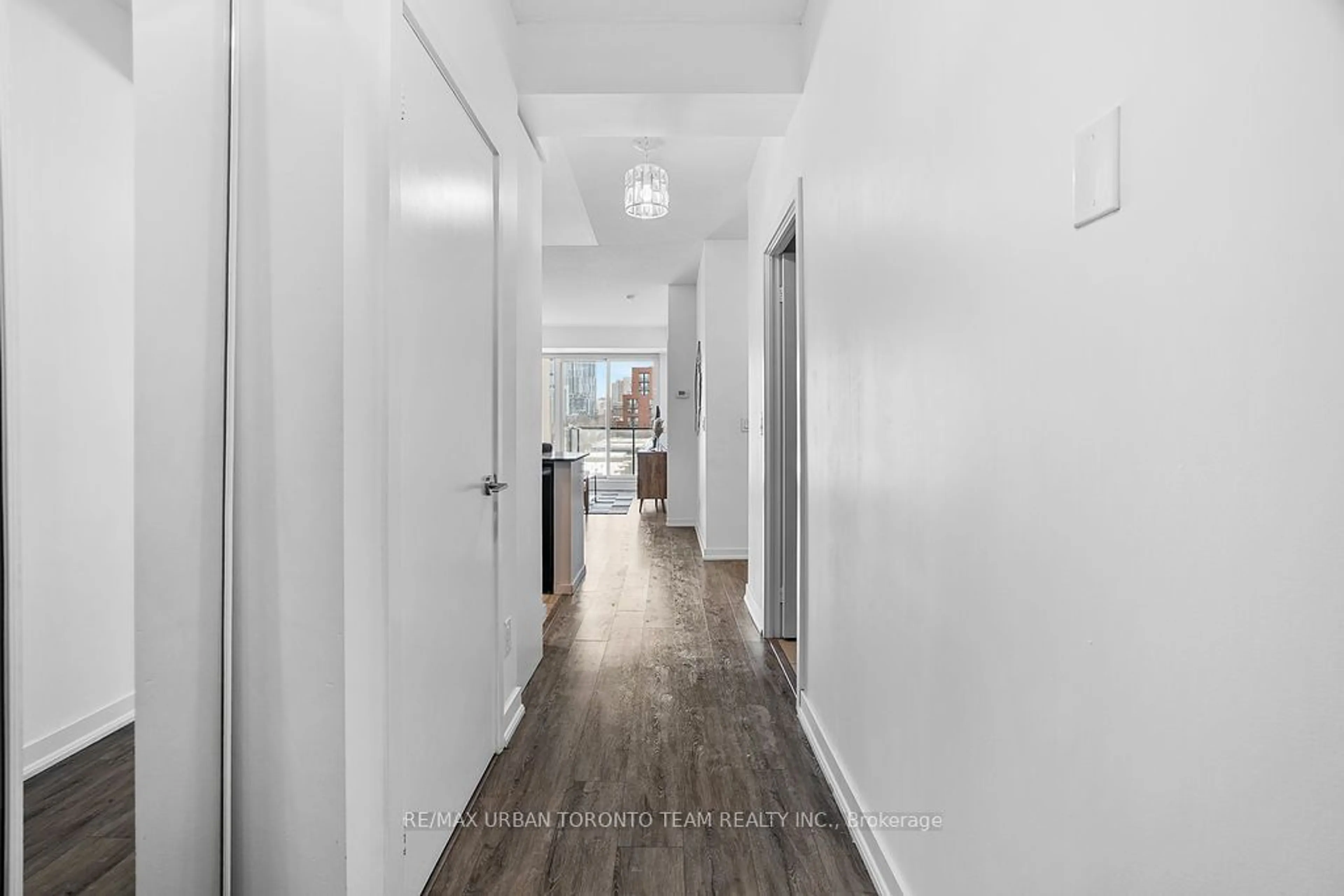 Indoor entryway for 260 Sackville St #514, Toronto Ontario M5A 0B3