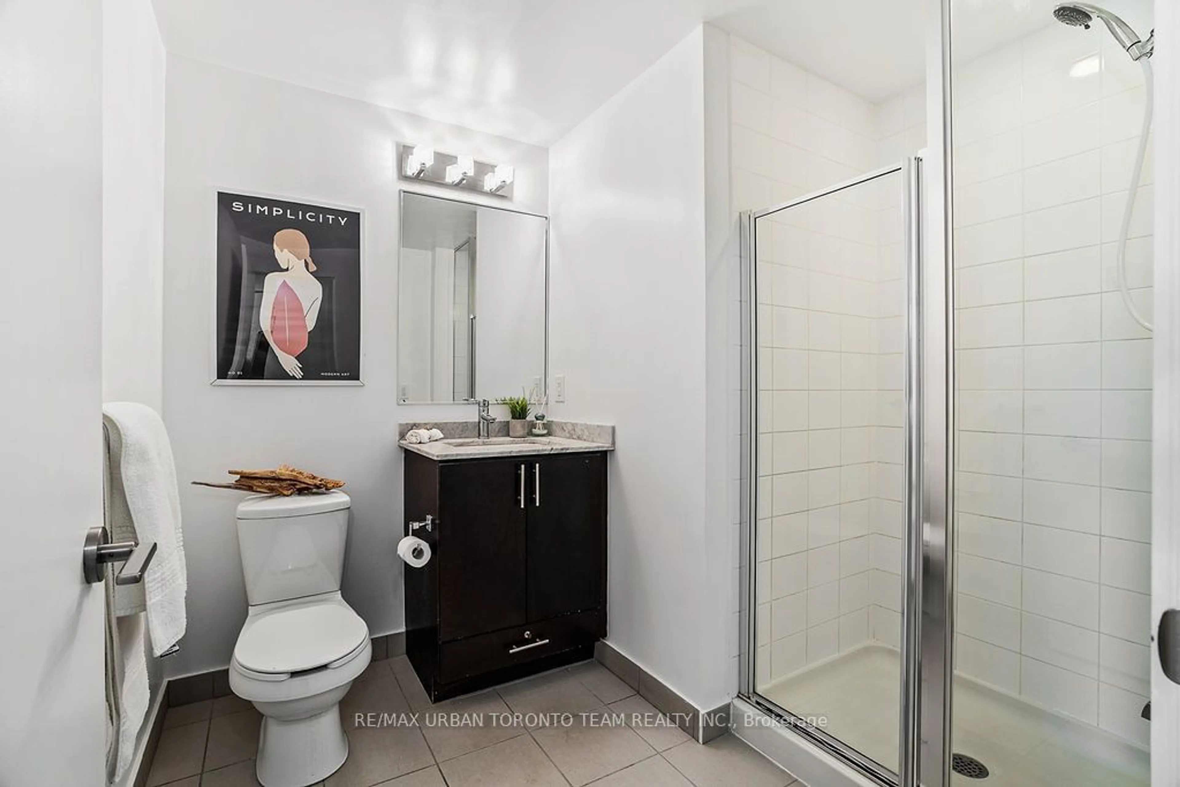 Standard bathroom, ceramic/tile floor for 260 Sackville St #514, Toronto Ontario M5A 0B3