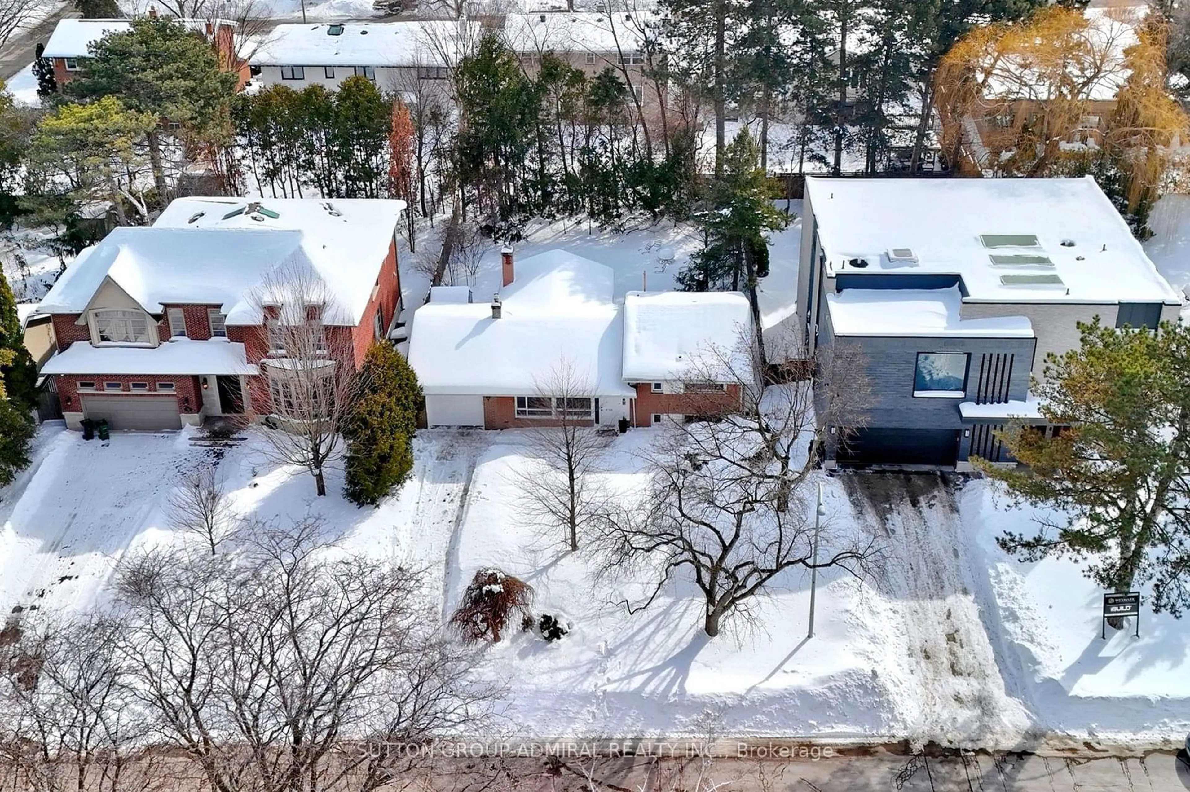 A pic from outside/outdoor area/front of a property/back of a property/a pic from drone, street for 9 Southwell Dr, Toronto Ontario M3B 2N6