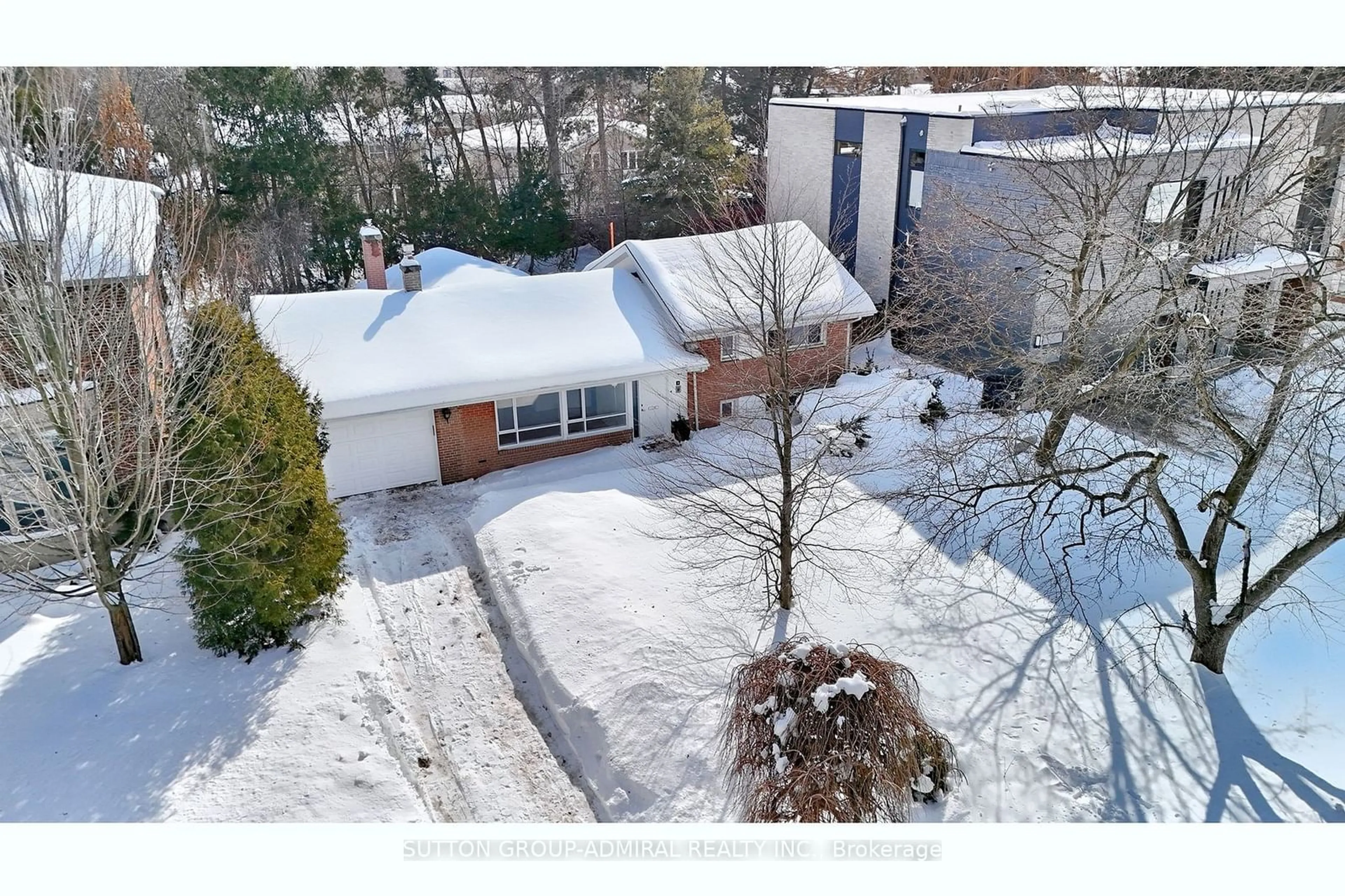 A pic from outside/outdoor area/front of a property/back of a property/a pic from drone, street for 9 Southwell Dr, Toronto Ontario M3B 2N6