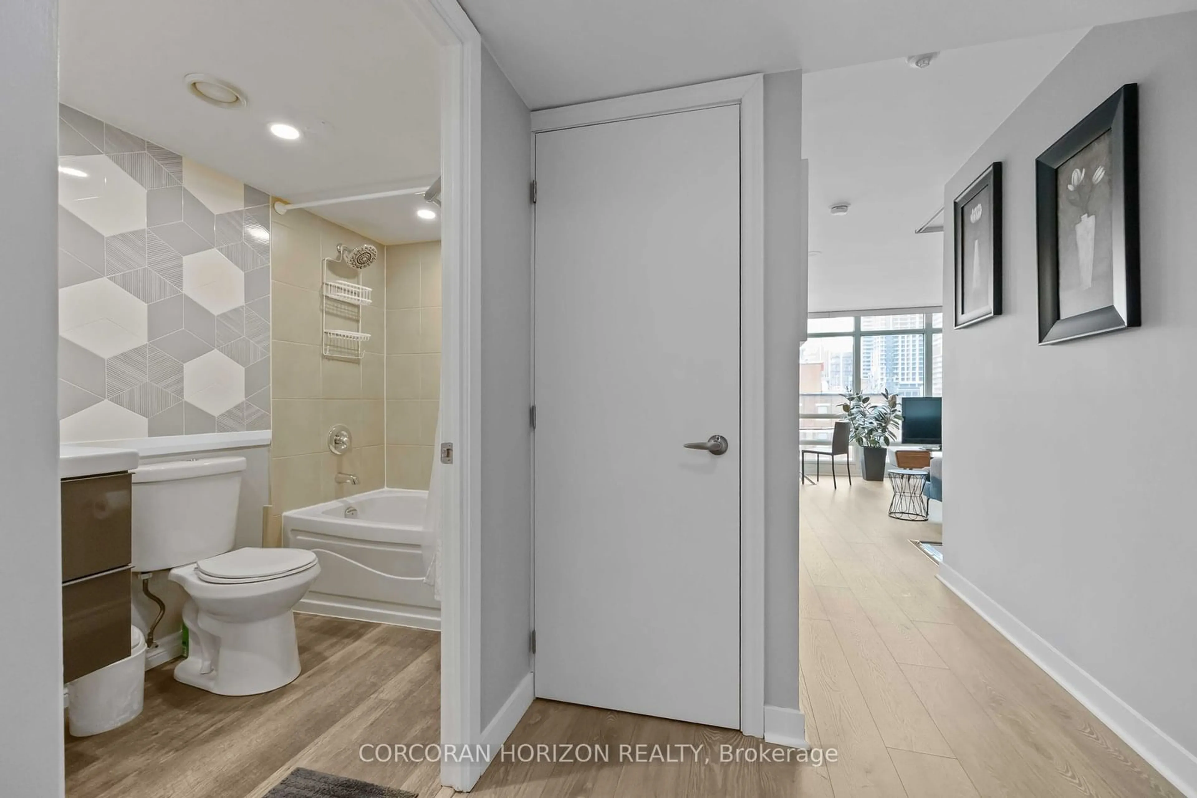 Standard bathroom, ceramic/tile floor for 397 Front St #906, Toronto Ontario M5V 3S1