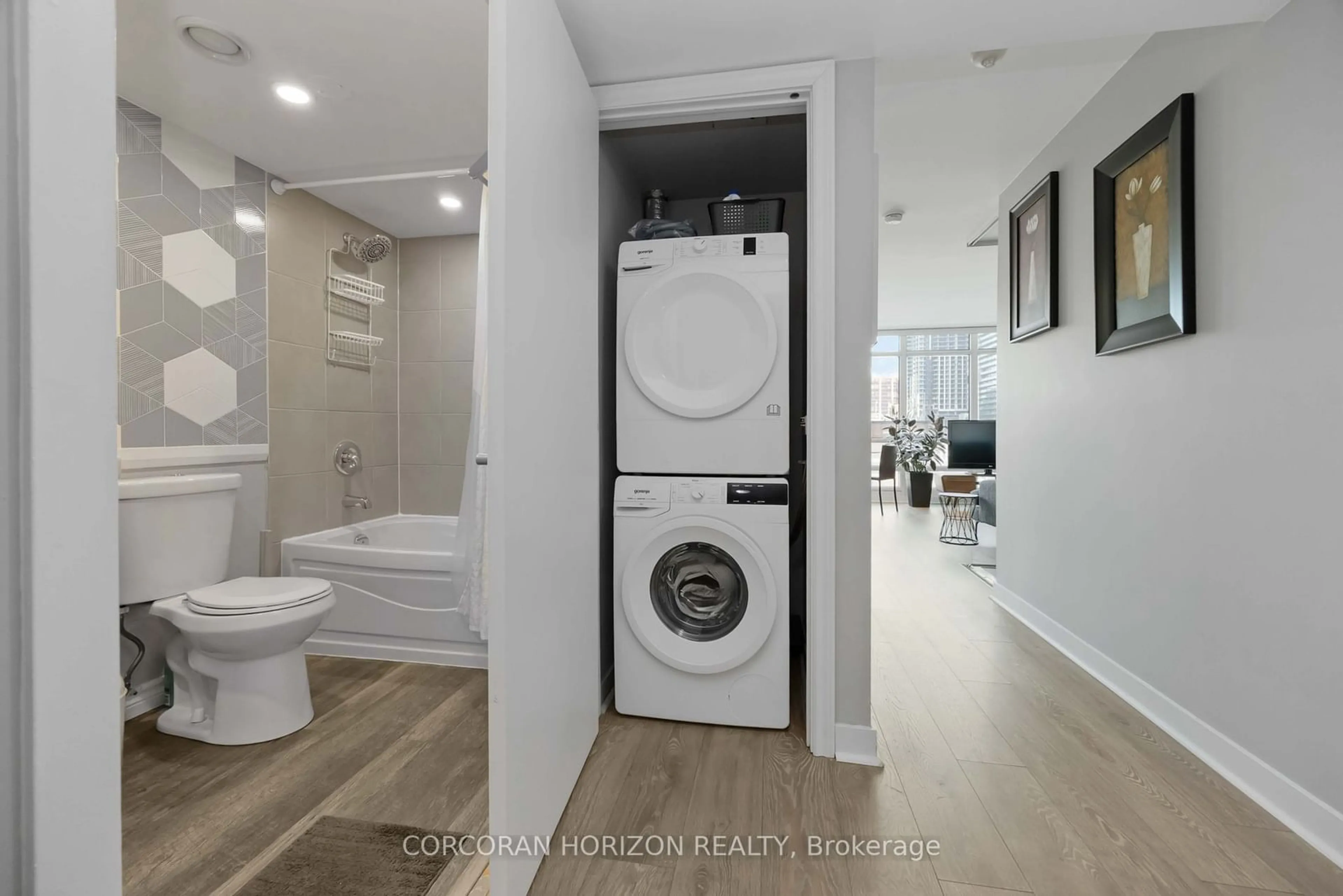 Laundry room for 397 Front St #906, Toronto Ontario M5V 3S1