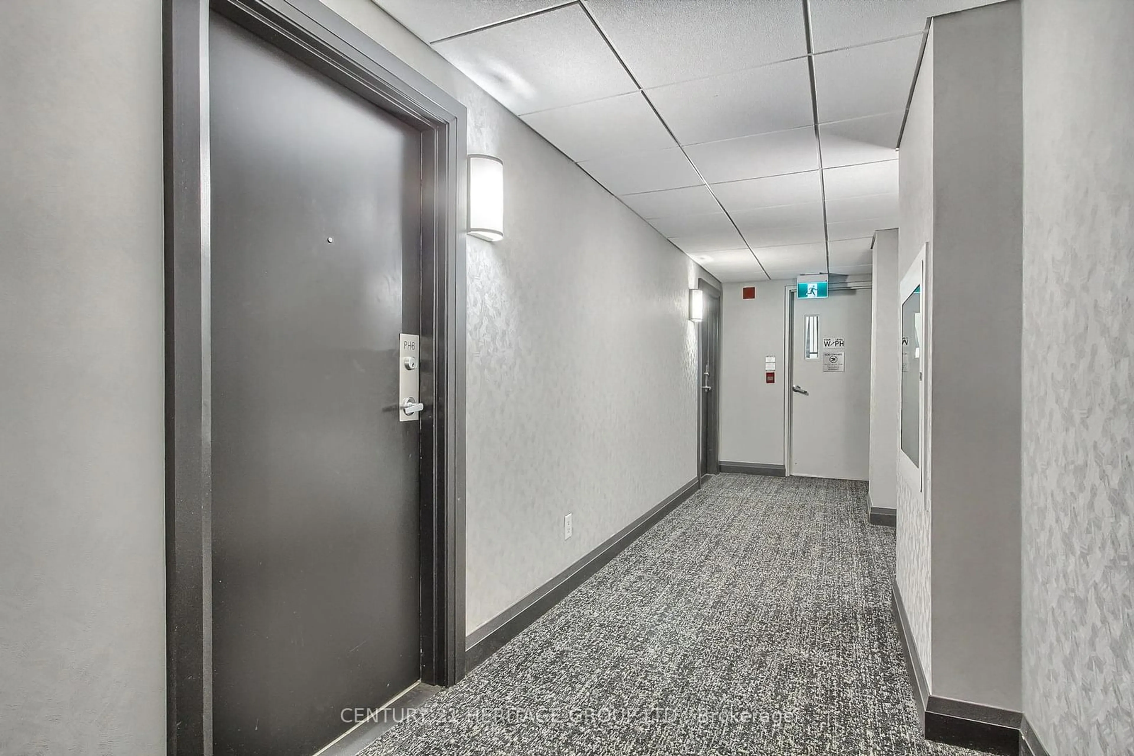 Indoor foyer for 550 Front St #PH6, Toronto Ontario M5V 3N5