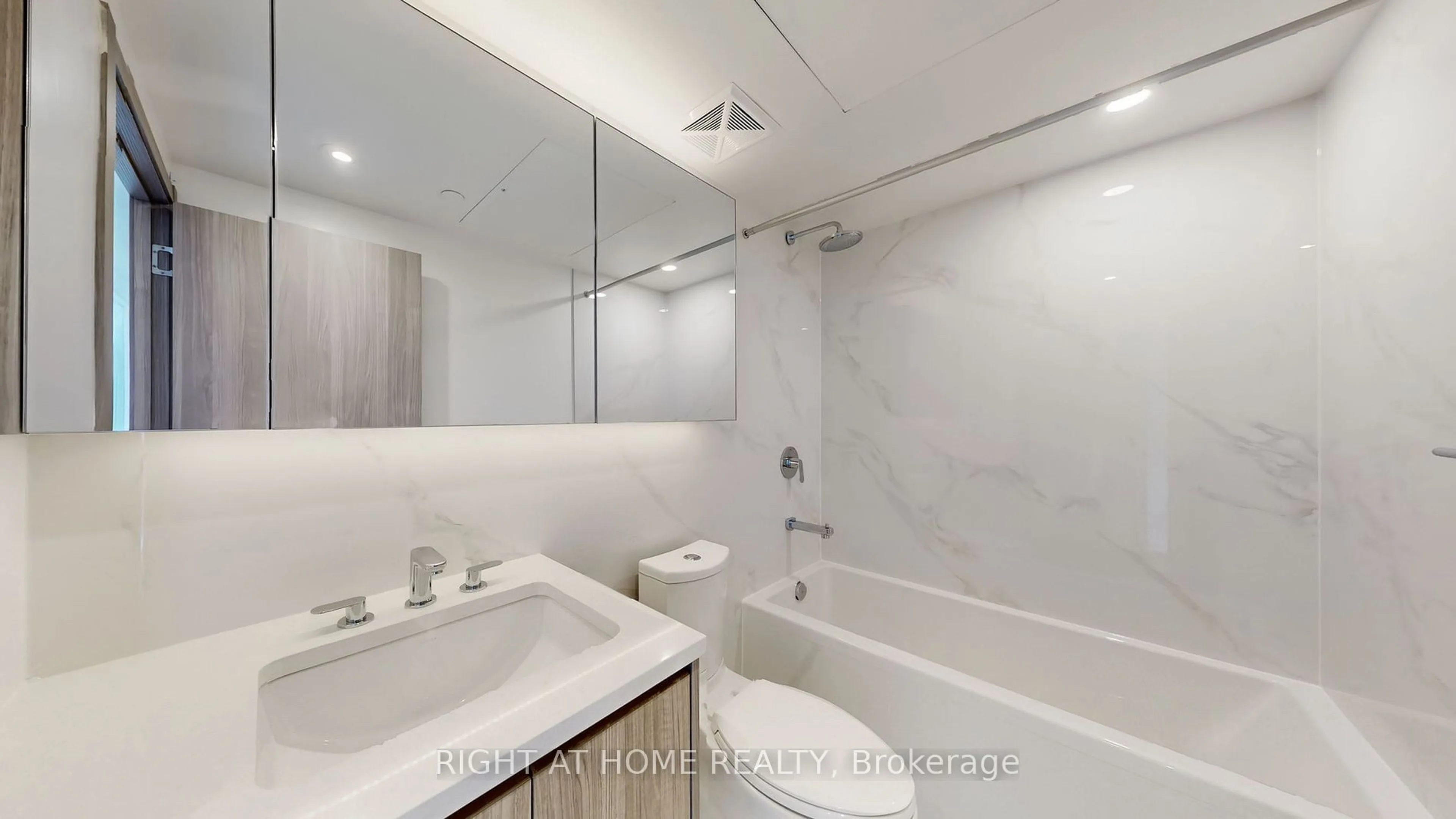 Standard bathroom, ceramic/tile floor for 27 McMahon Dr #2307, Toronto Ontario M2K 0J2