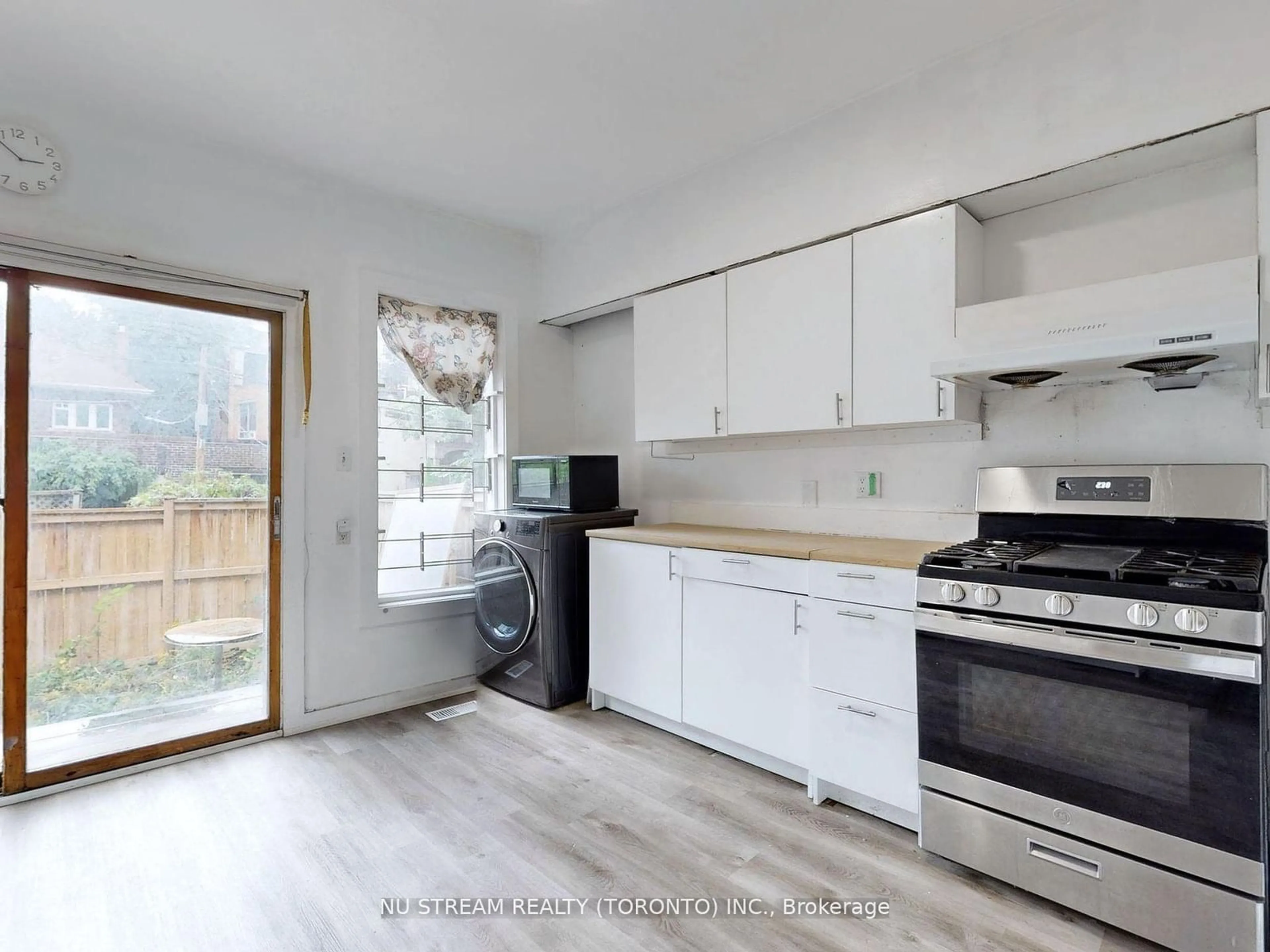 Open concept kitchen, wood/laminate floor for 23 Ross St, Toronto Ontario M5T 1Z8