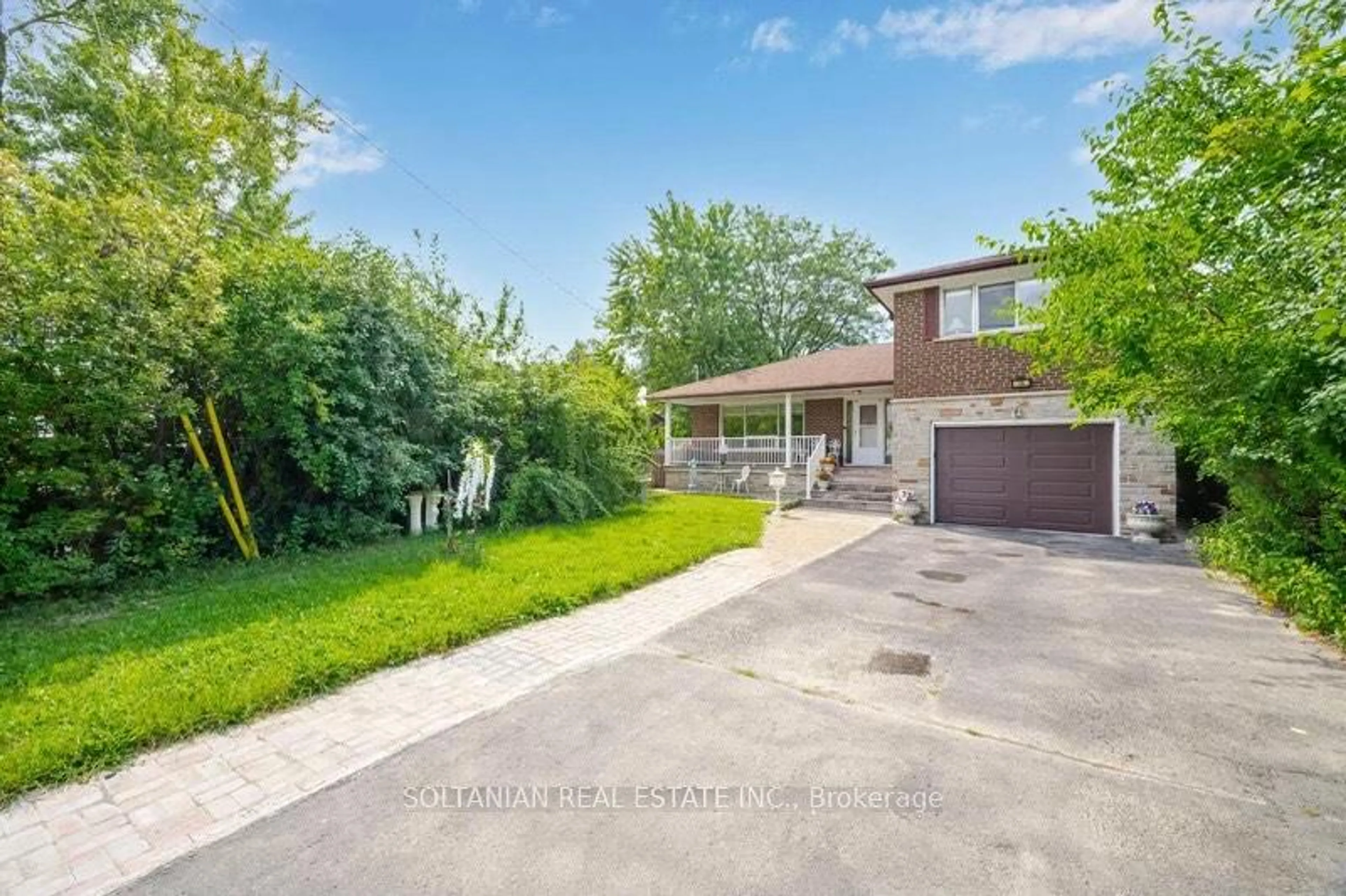 A pic from outside/outdoor area/front of a property/back of a property/a pic from drone, street for 14 Axsmith Cres, Toronto Ontario M2J 3K3