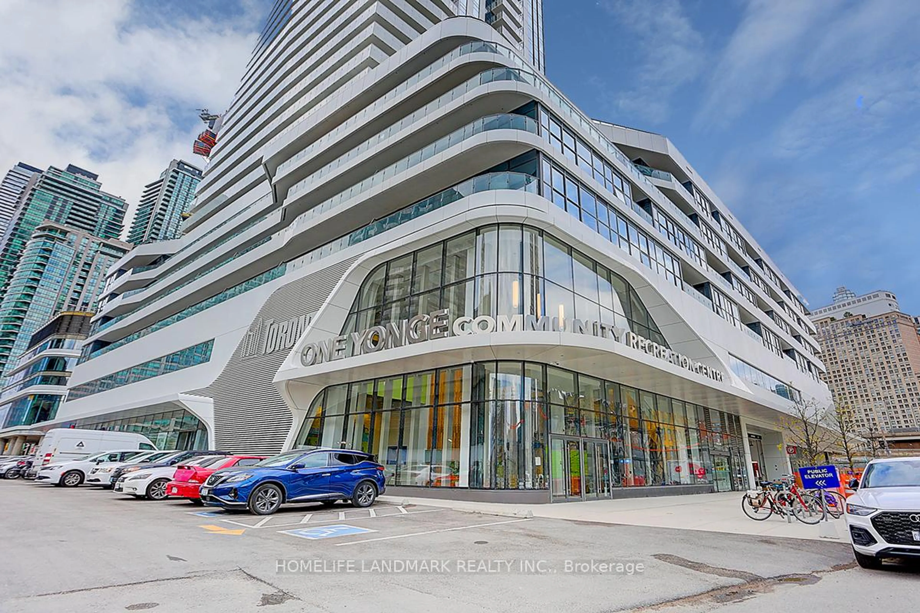 Indoor foyer for 28 Freeland St #2707, Toronto Ontario M5E 0E3