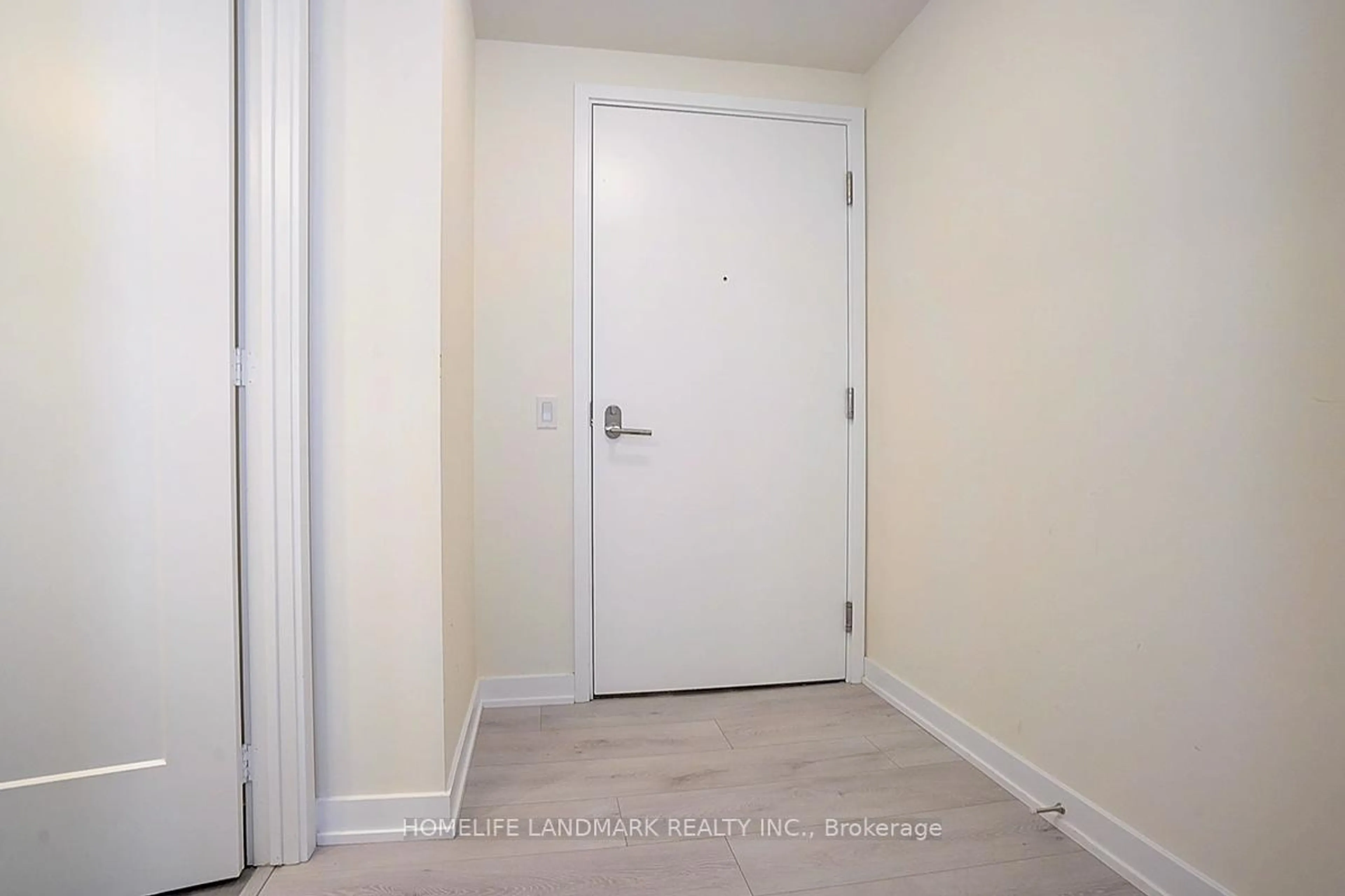 Indoor entryway for 28 Freeland St #2707, Toronto Ontario M5E 0E3