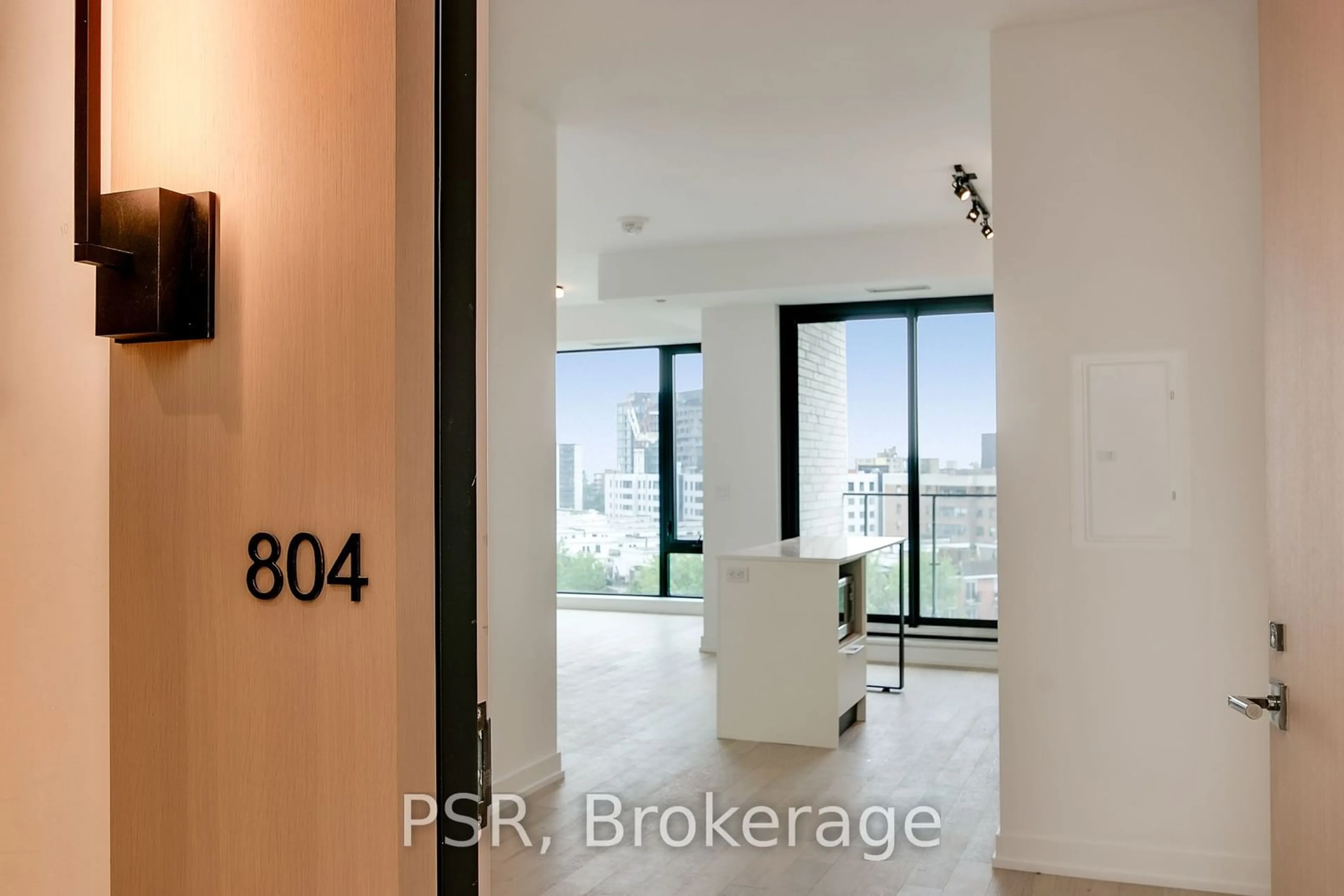 Indoor foyer for 200 Sudbury St #804, Toronto Ontario M6J 0H1