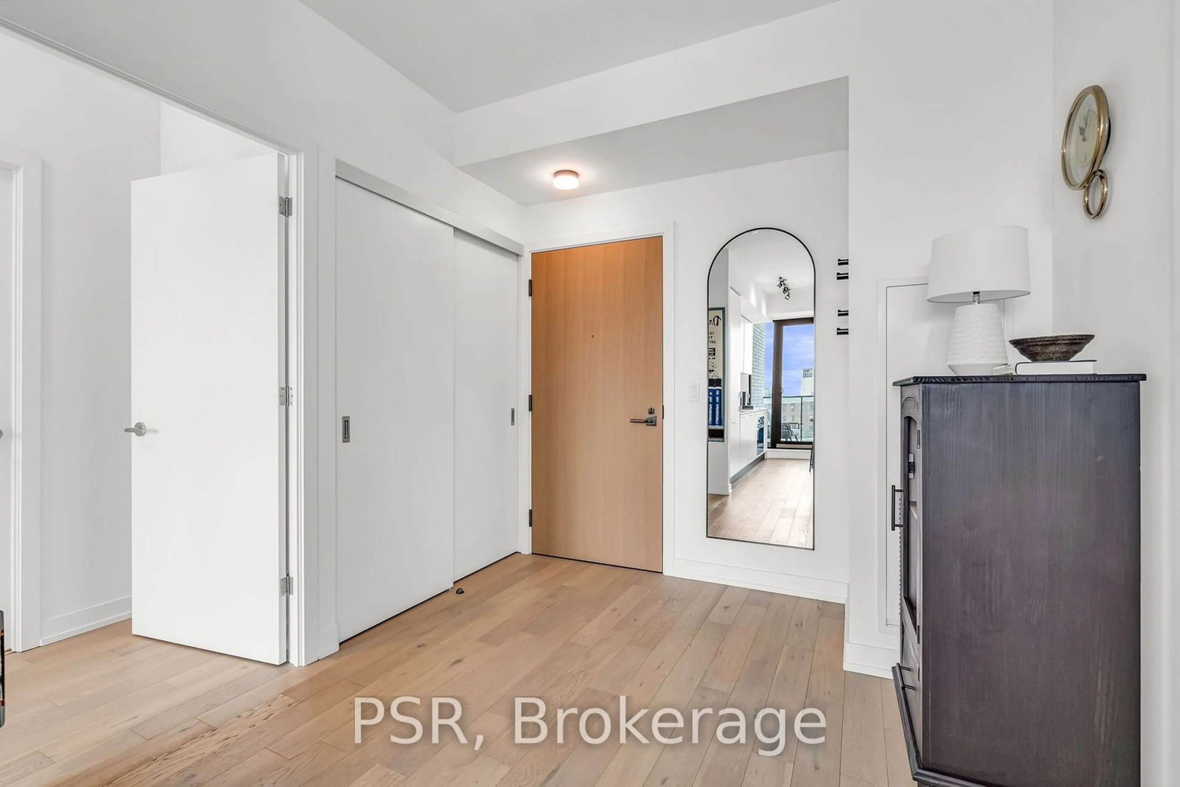 Indoor entryway for 200 Sudbury St #804, Toronto Ontario M6J 0H1